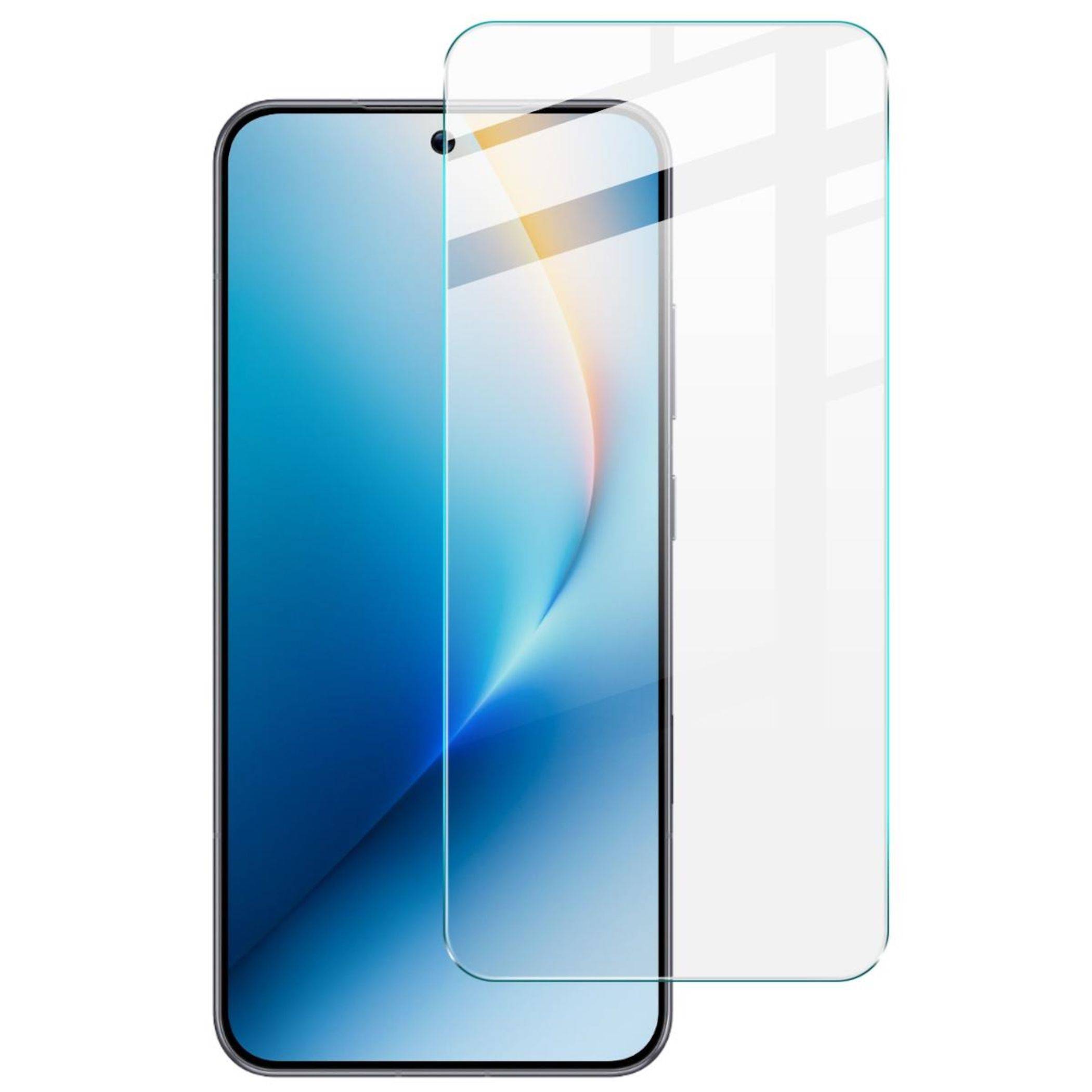 Smartphone mit einer transparenten Displayschutzfolie, die über dem Display angebracht ist, als Produktbild auf weißem Hintergrund dargestellt.