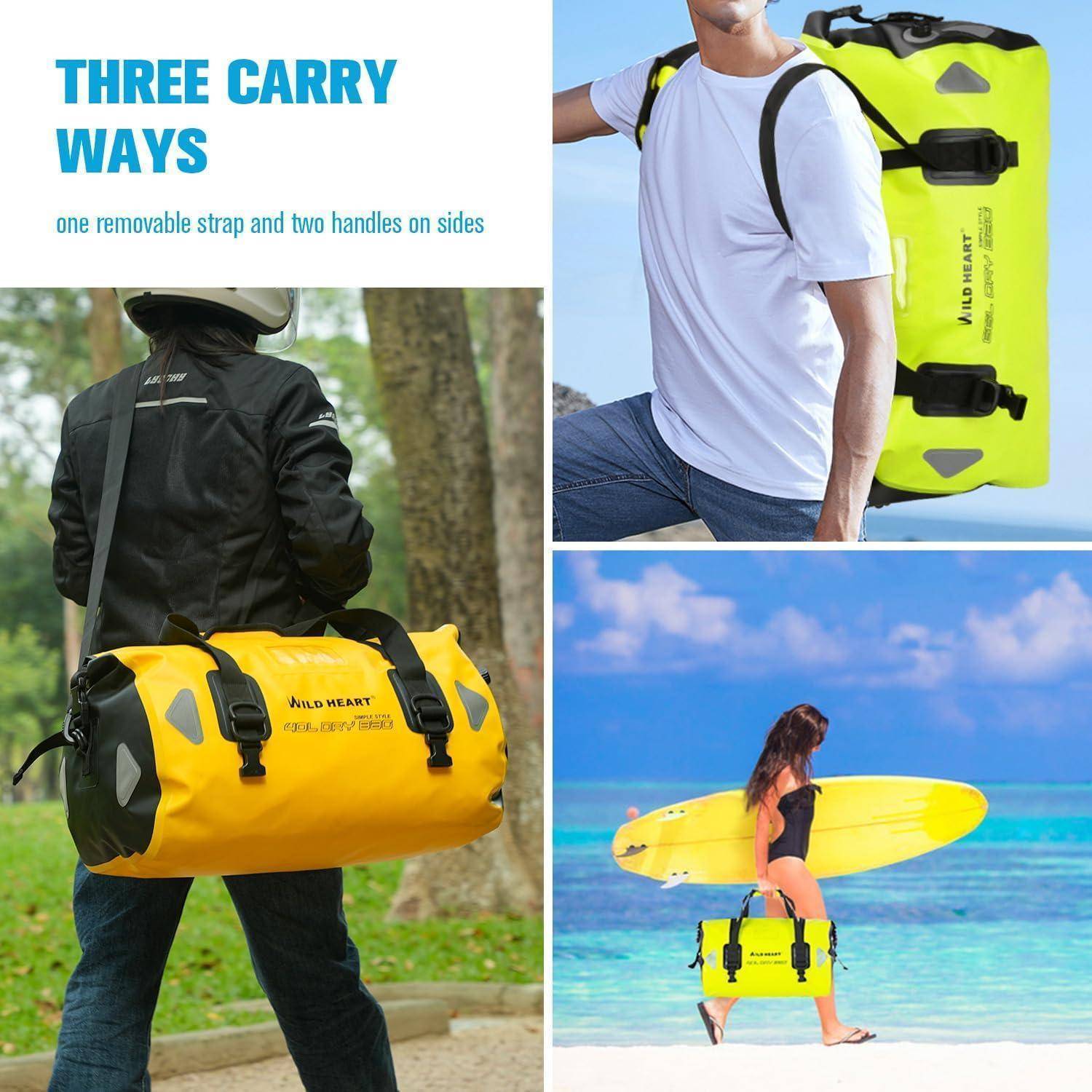 Collage mit einer hellen, wasserdichten Sporttasche mit der Aufschrift „THREE CARRY WAYS", die mit Schultergurt und Seitengriffen getragen wird und am Strand mit einem Surfbrett verwendet wird.