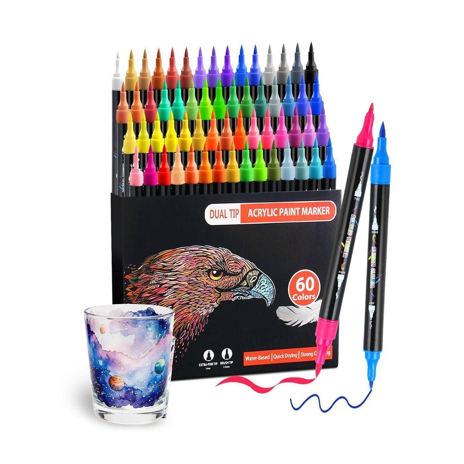 Box mit 60 Dual-Tip-Acrylfarben-Markern in vielen Farben, mit zwei gezeigten Stiften und einem kleinen bemalten Glasmuster.