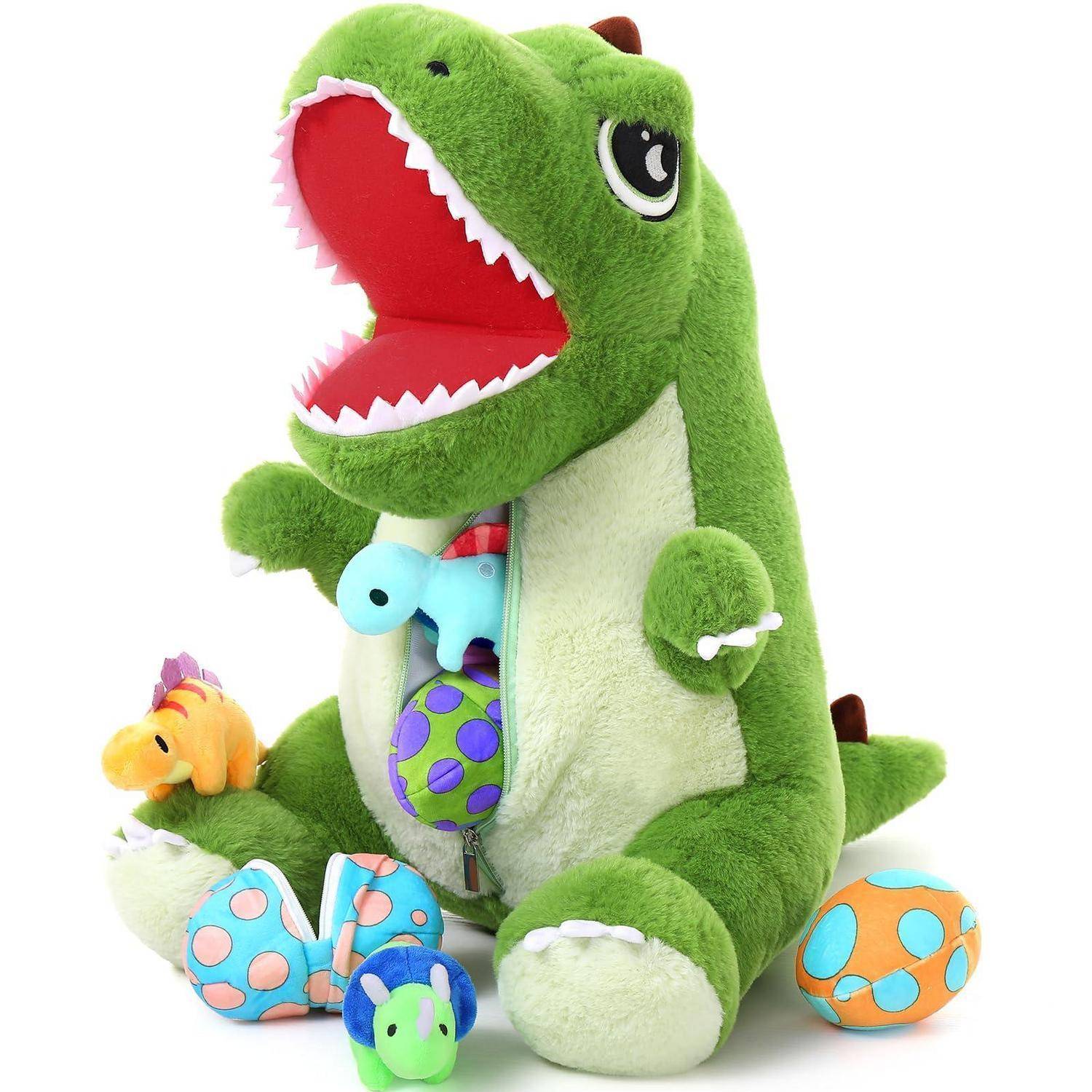 Grünes Plüsch-Dinosaurier-Spielzeug mit offenem rotem Maul, sitzend mit bunten Spielzeugeiern und kleinen Tierfiguren drum herum auf weißem Hintergrund.