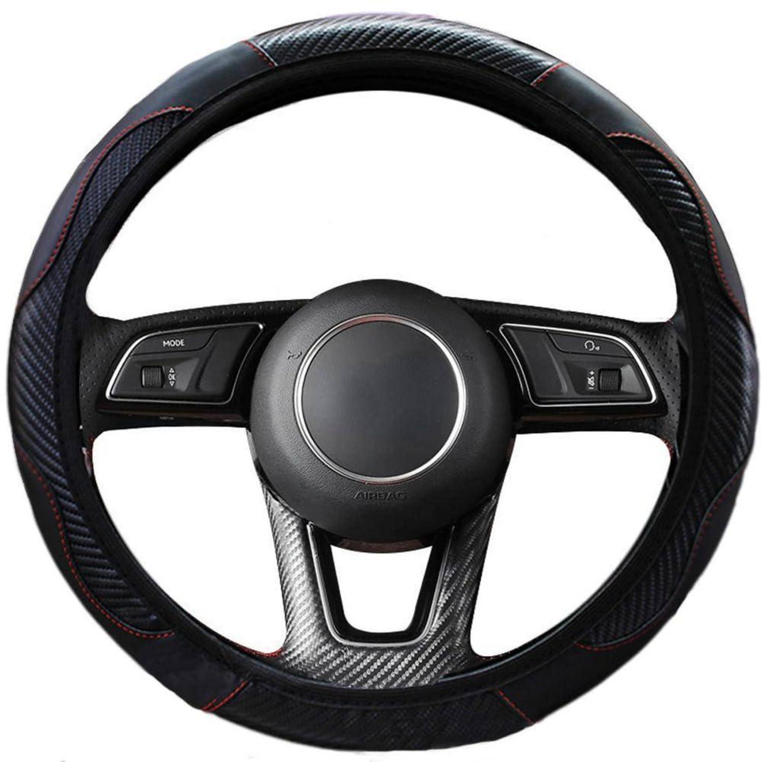 Ein schwarzes Kohlefaser-Rennlenkrad mit roter Naht, integrierten Bedienelementen und einer zentralen Airbag-Abdeckung auf weißem Hintergrund.