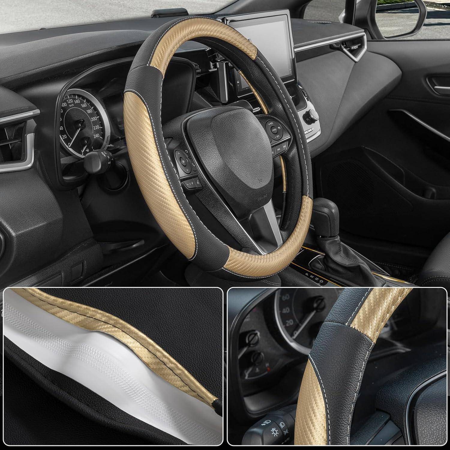 Autoinnenraum mit einer zweifarbigen Lenkradbezug in Tan und Schwarz, der installiert gezeigt wird, mit vergrößerten Nahaufnahmen, die die Textur und Nähte des Bezugs hervorheben.
