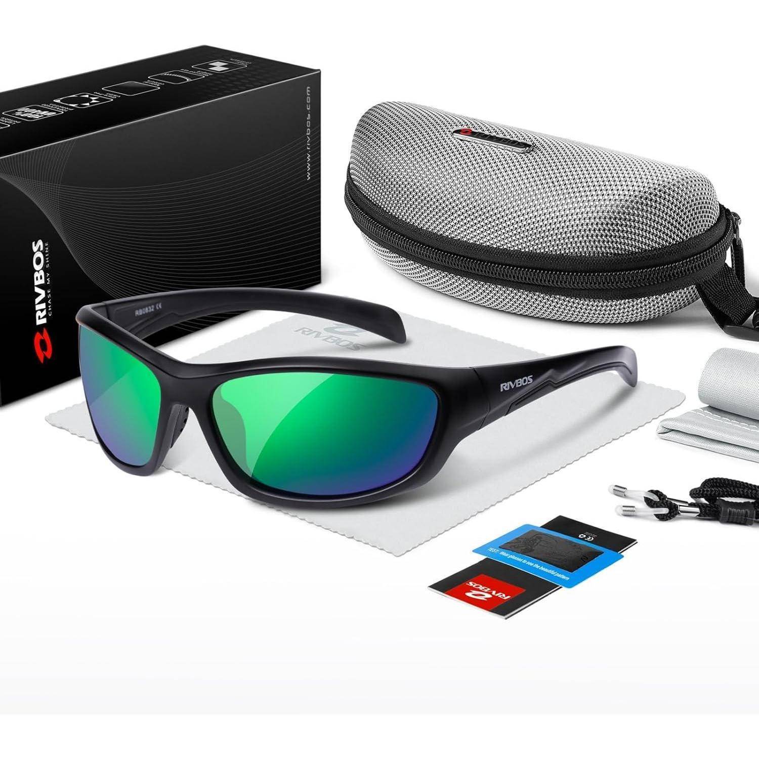 RIVBOS Sonnenbrille mit grünen verspiegelten Gläsern, abgebildet mit Hartschutzbox, Reinigungstuch, Trageband und zwei Linsenkarten in der Verpackung.