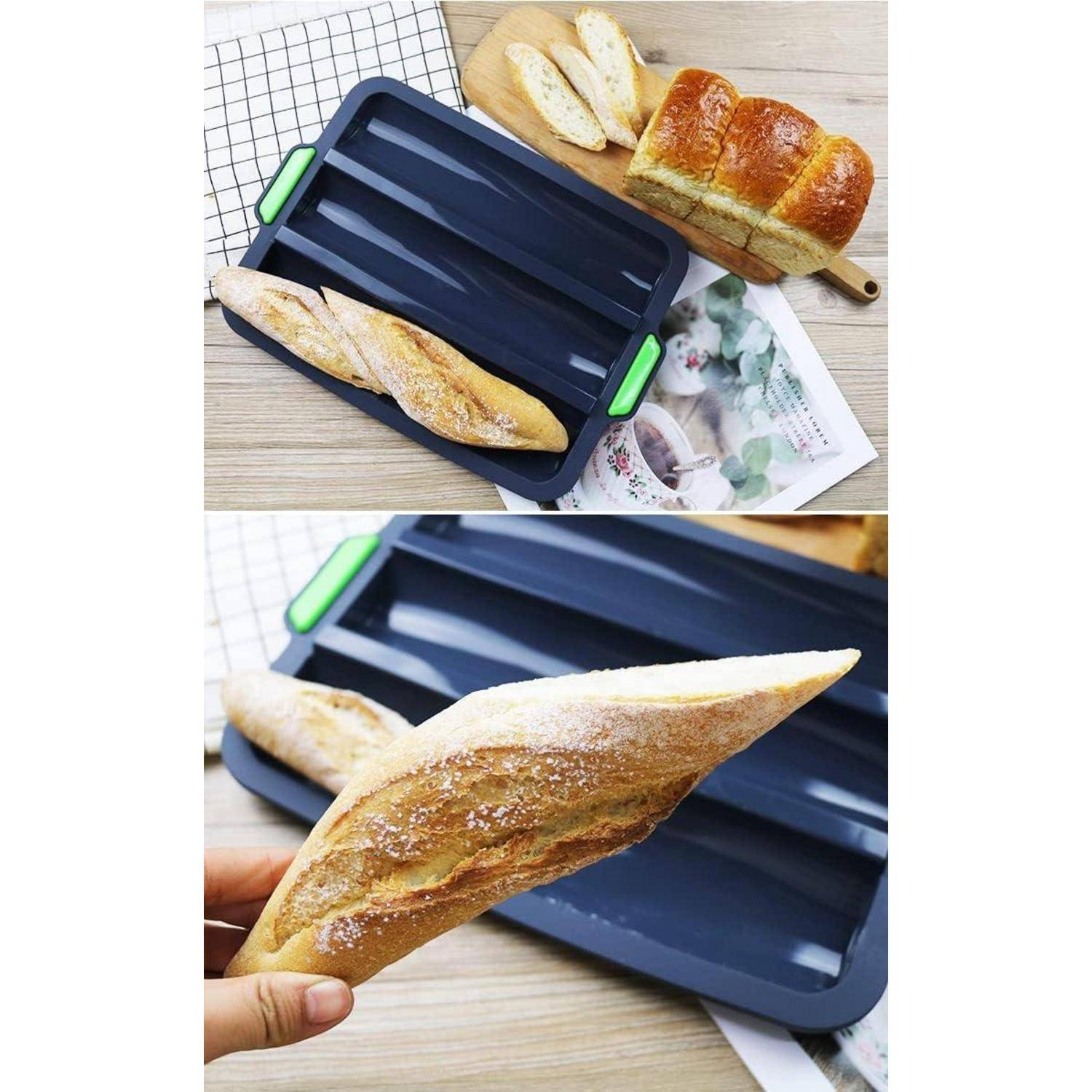 Zwei Fotos zeigen eine dunkle Antihaft-Kastenform mit grünen Griffen, die Baguettes und geschnittenes Brot hält, sowie eine Nahaufnahme einer Hand, die eine gebackene Baguettescheibe hebt.