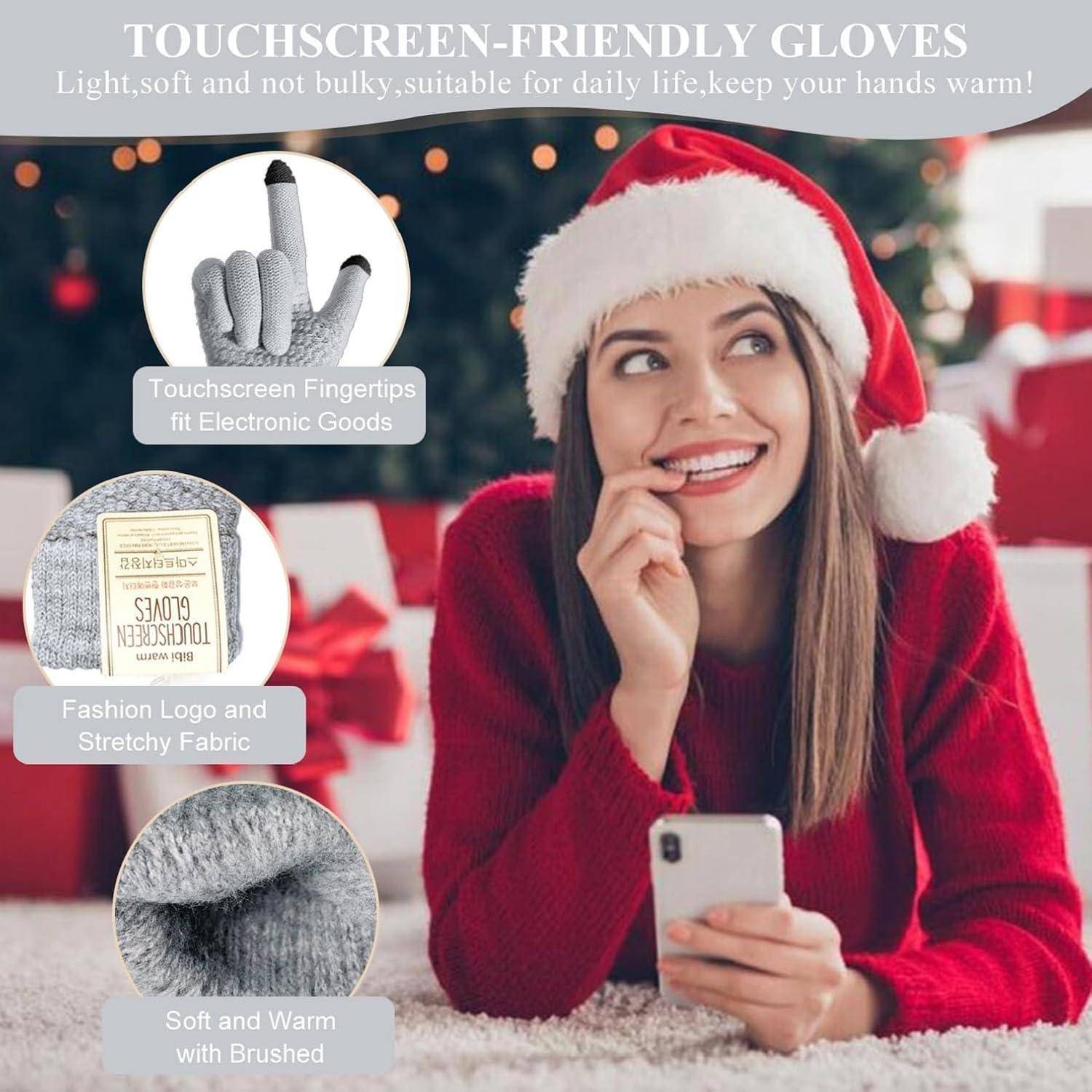 Werbebild einer Frau in einer Weihnachtsmütze, die ein Smartphone benutzt, das touchscreen-freundliche Handschuhe bewirbt, mit Beschriftungen für touchscreen-fähige Fingerspitzen, dehnbarer Stoff und weiches warmes gebürstetes Futter.