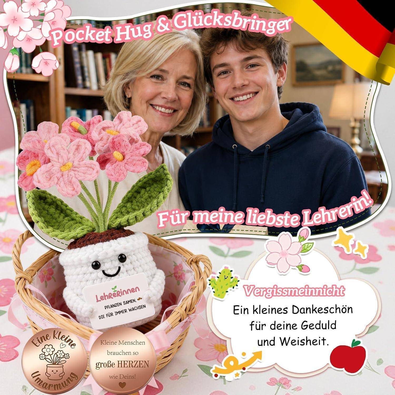 Deutsches Geschenk-Collage mit einem lächelnden Lehrer und Schüler mit gehäkelten Blumen und einem Korb, plus Text: 'Pocket Hug & Glücksbringer' und 'Für meine liebste Lehrerin!'; die Dankesnachricht lautet 'Ein kleines Dankeschön für deine Geduld und Weisheit.