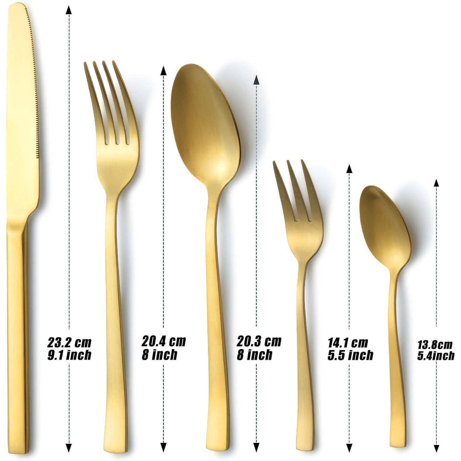 Besteck-Set in Goldfarbe mit gekennzeichneten Größen: Messer 23,2 cm, Gabel 20,4 cm, Löffel 20,3 cm, Gabel 14,1 cm, Löffel 13,8 cm.