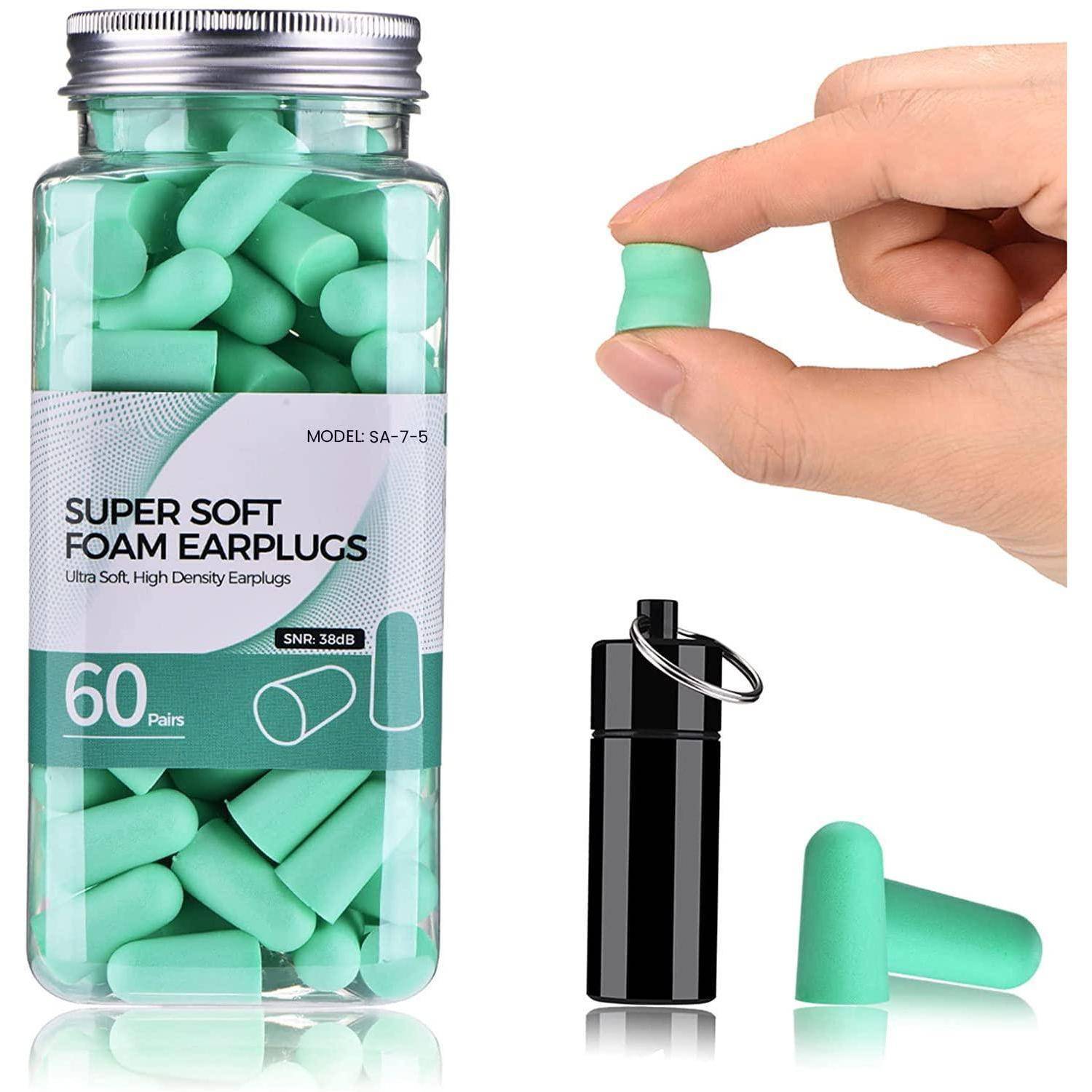 Produktbild von grünen Schaumstoff-Ohrstöpseln in einem durchsichtigen Behälter mit der Aufschrift „SUPER SOFT FOAM EARPLUGS