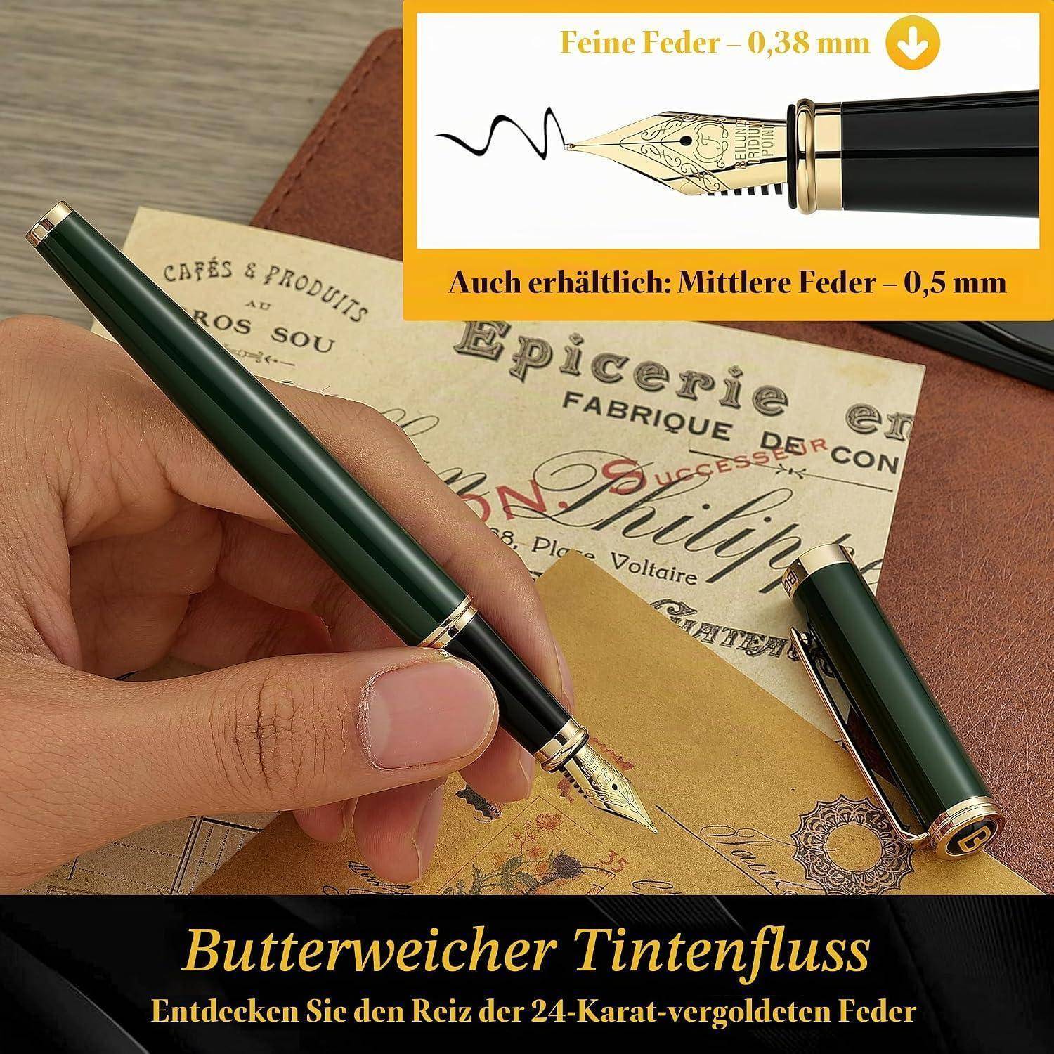 Hand, die einen grünen Füllfederhalter mit goldener Feder über antikem Papier hält; eine Einblendung zeigt die Feder beim Schreiben und Text, der feine und mittlere Federn bewirbt, mit Werbetexten für „buttrig glatte Tintenströmung