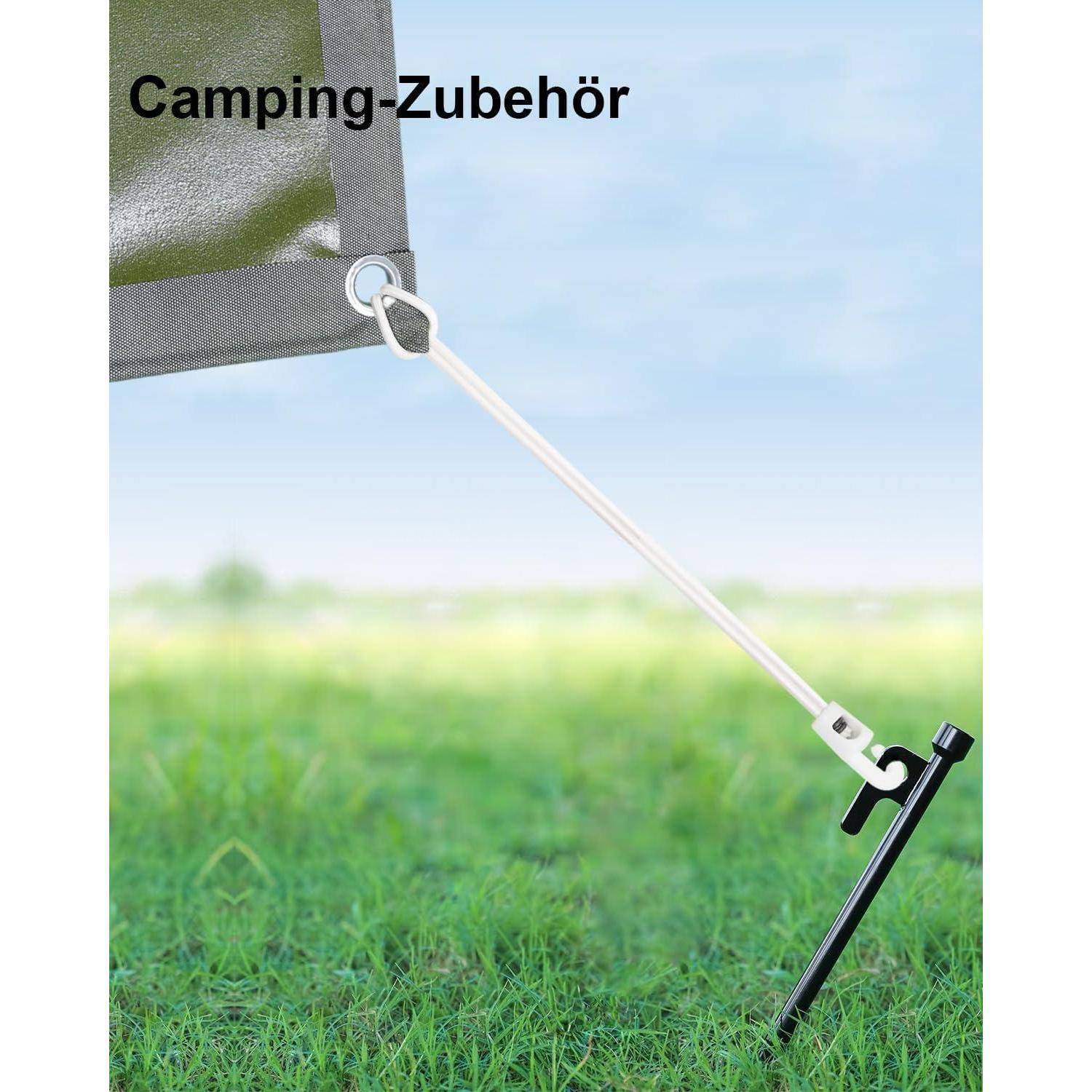 Camping-Zubehör: ein Zeltabspannseil mit Spanner, das an einem Metallpflock im Gras verankert ist, mit der Bezeichnung 