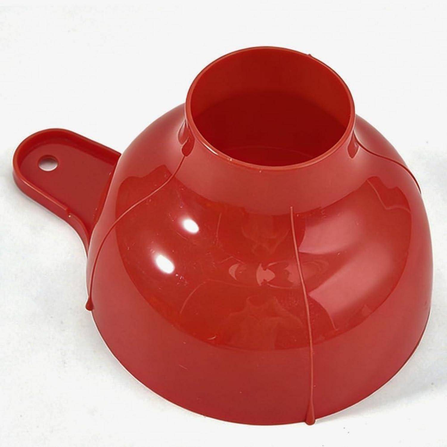 Rotes Kunststofftrichter mit Seitenzug und Aufhängeloch, von oben auf weißem Hintergrund dargestellt.