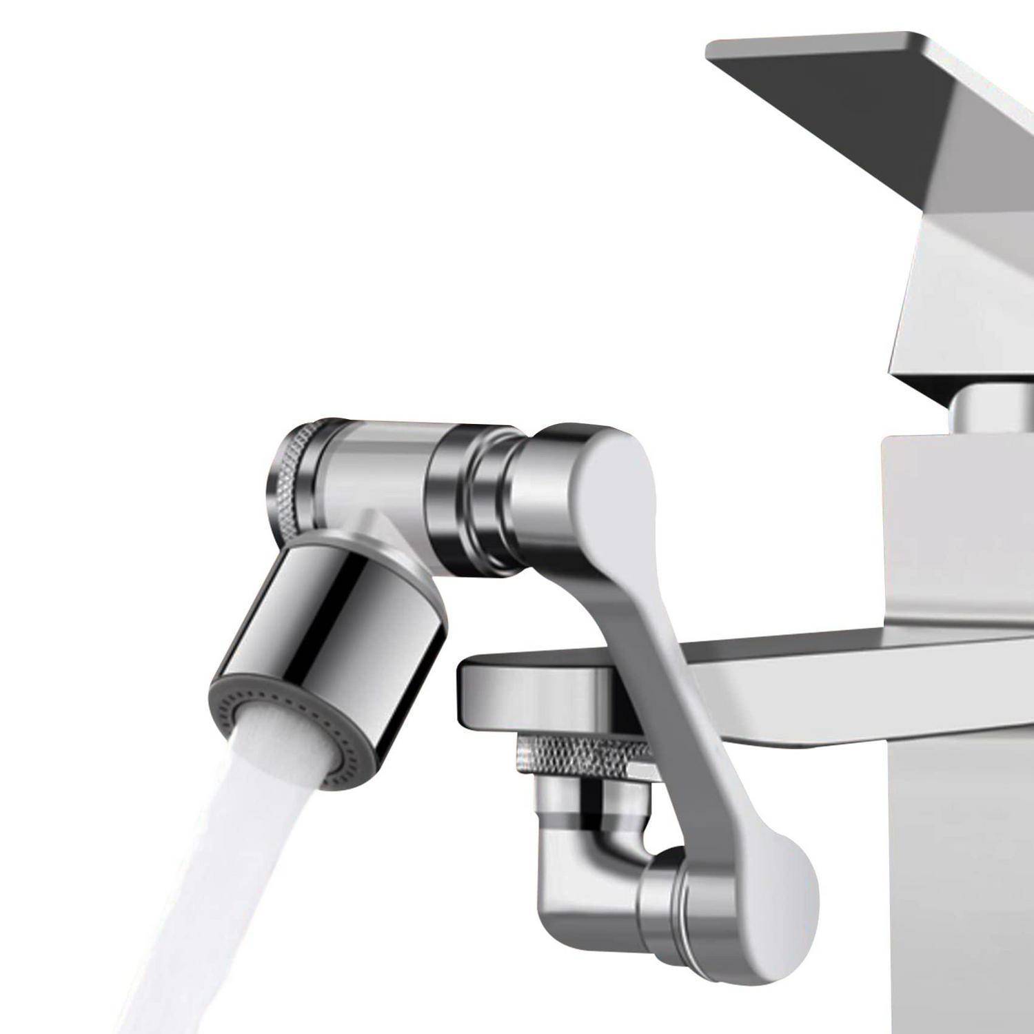 Nahaufnahme eines verchromten Wasserhahns mit Hebel­griff, aus dem Wasser aus der Auslaufröhre spritzt.