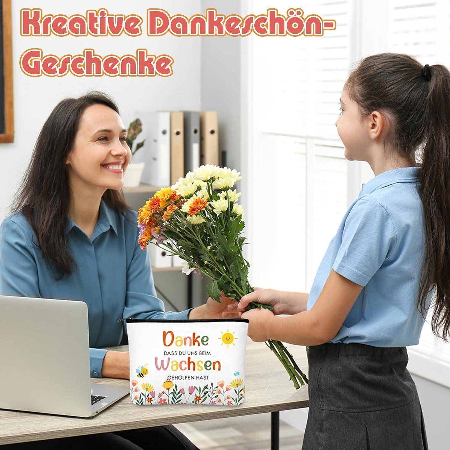 Mädchen überreicht einer Frau einen Strauß an einem Schreibtisch, mit einer Geschenkbox mit der Aufschrift „Danke" und der Überschrift „Kreative Dankeschön-Geschenke"".