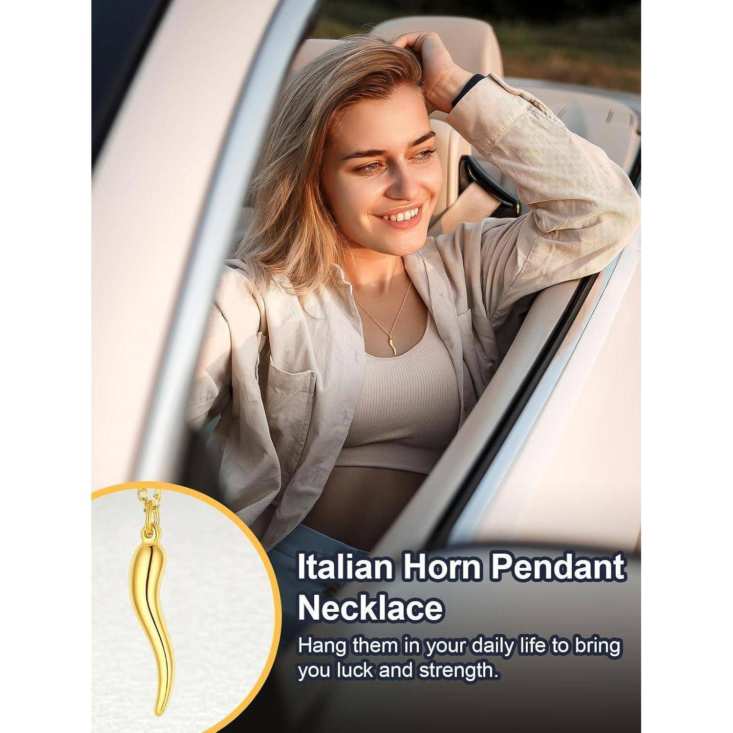 Lächelnde Frau in einem Auto neben einer Produktabbildung einer goldenen 