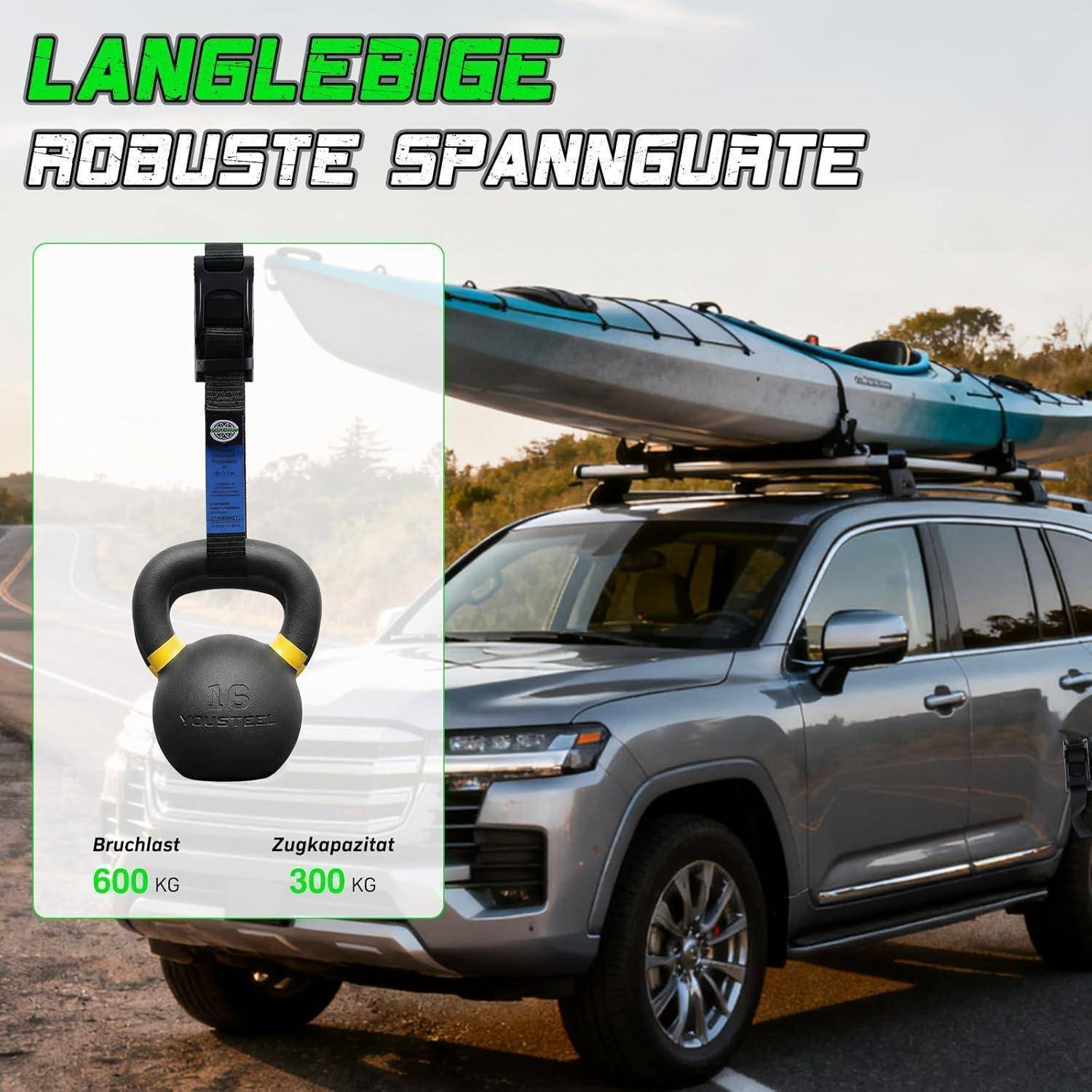 SUV mit Kajak auf dem Dachträger und einem sichtbaren schwarzen Spanngurt, beworben als „Langlebige robuste Spanngurte