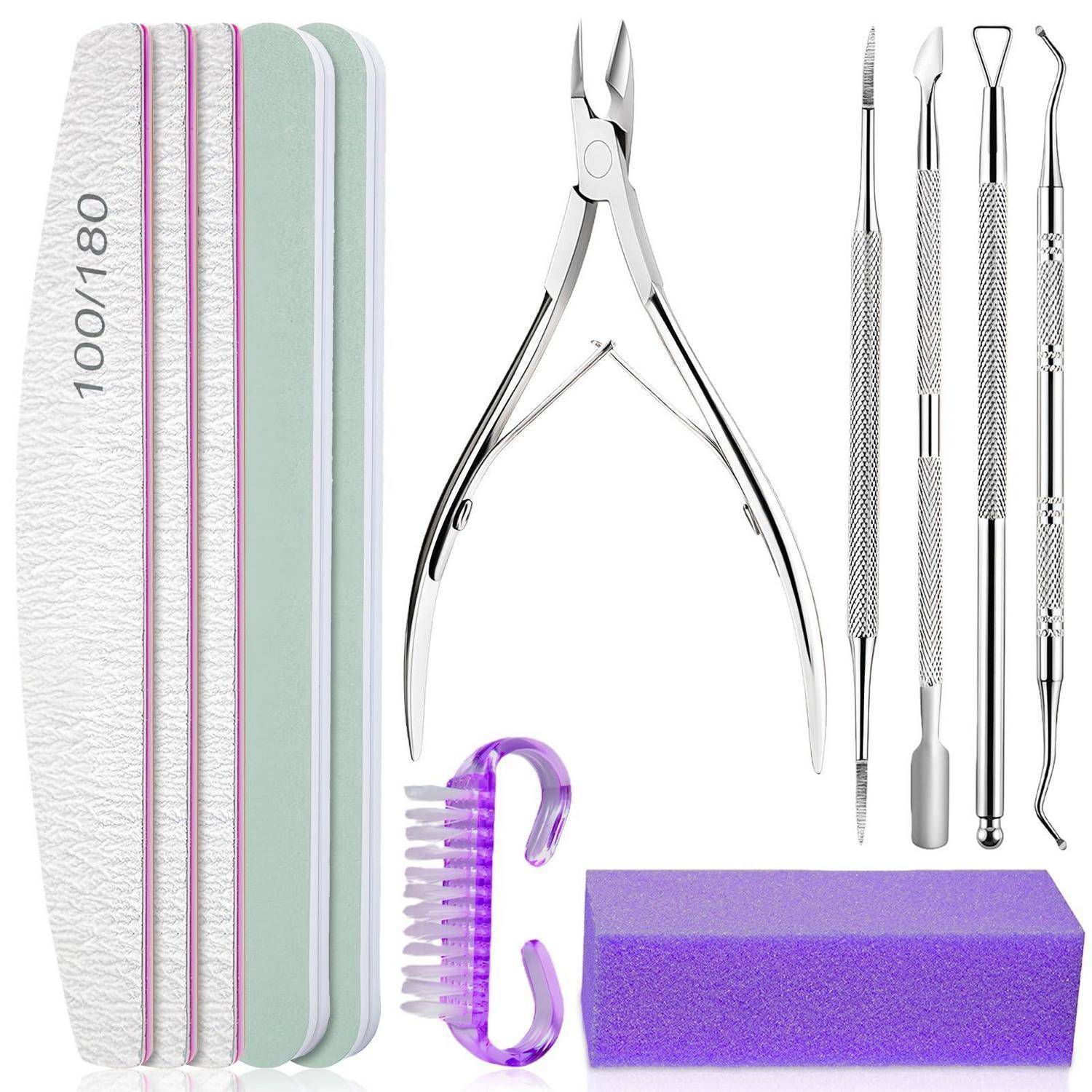 Maniküre-Set mit Nagelfeilen, Nagelhautzange und Metallwerkzeugen, plus eine lila Bürste und einen Pufferklotz auf weißem Hintergrund.