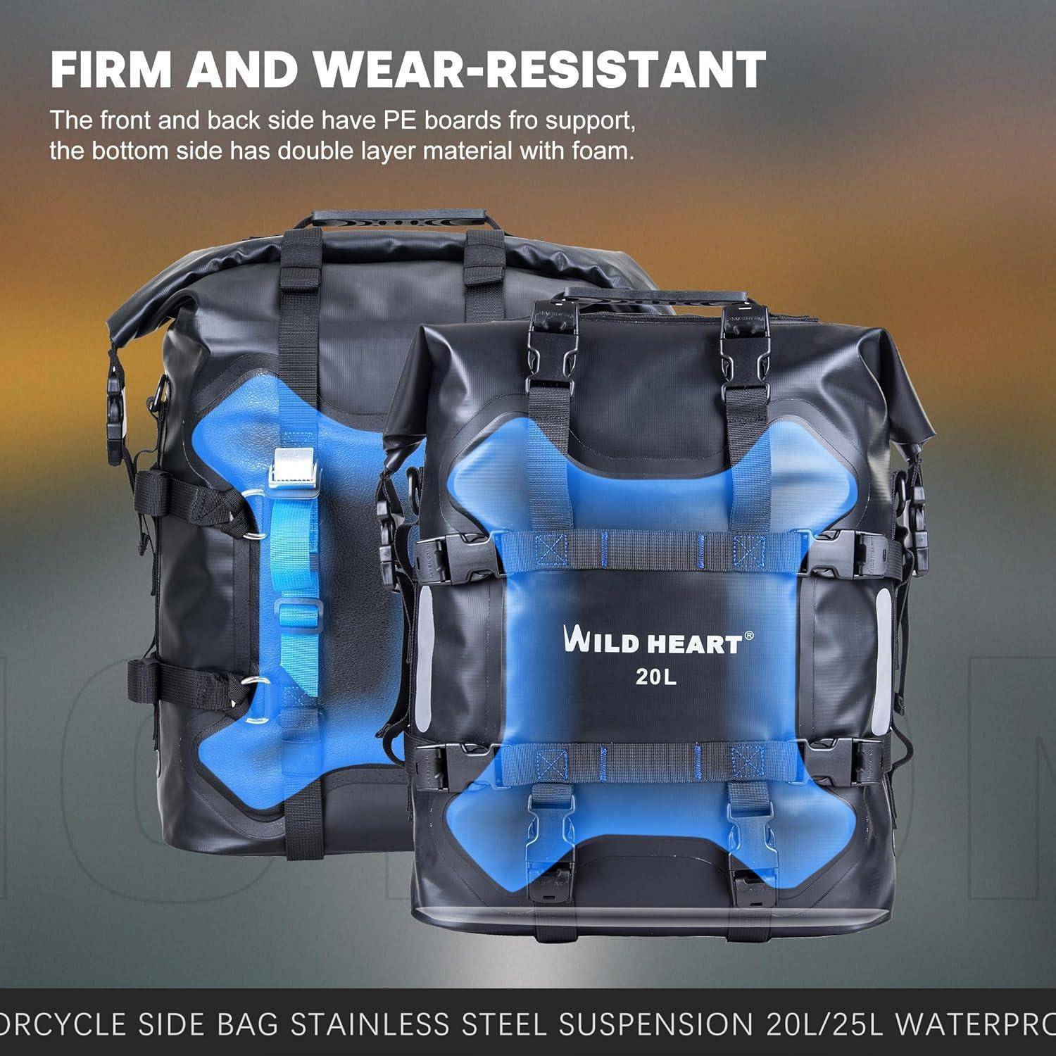 Produktbild von zwei schwarzen Wild Heart Motorrad-Seitentaschen mit blauen Verstärkungspolstern, gekennzeichnet mit 20L/25L, das die robuste, verschleißfeste Konstruktion hervorhebt.