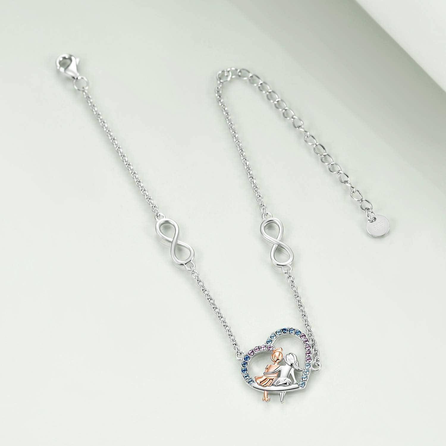 Silberkette mit Unendlichkeitssymbolen und einem Herzanhänger, der zwei sitzende Figuren in einem blau-rosa Lichtkranz zeigt.