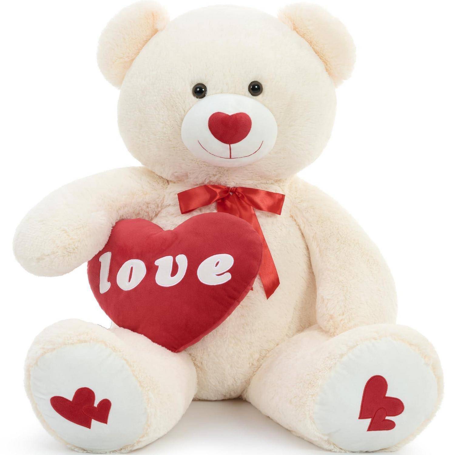 Cremefarbener Teddybär, der ein rotes Herz mit der Aufschrift „Liebe