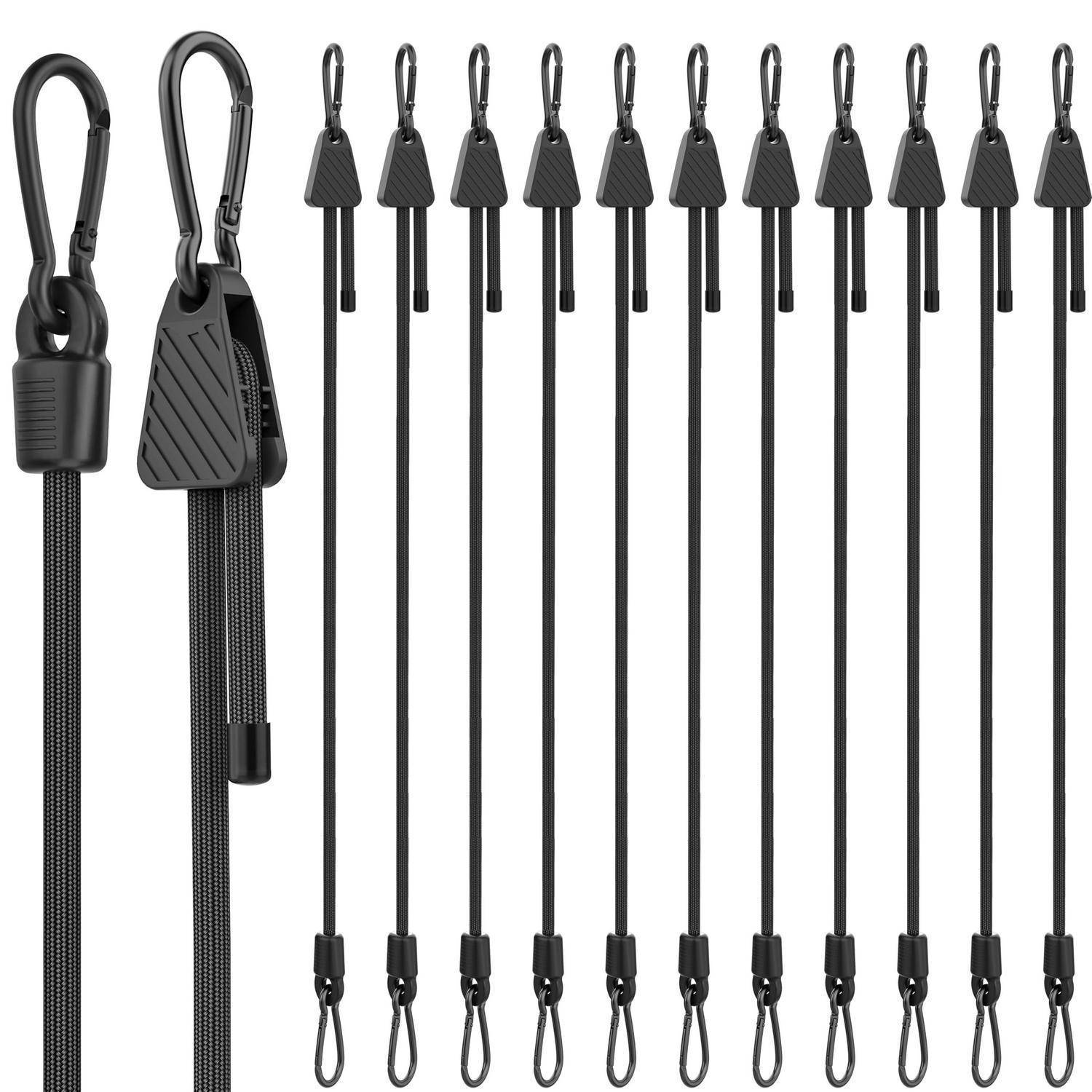 Schwarze verstellbare Spanngurte mit karabinerhakenstil-Haken und Metallendklemmen, in einer Reihe auf weißem Hintergrund angeordnet.