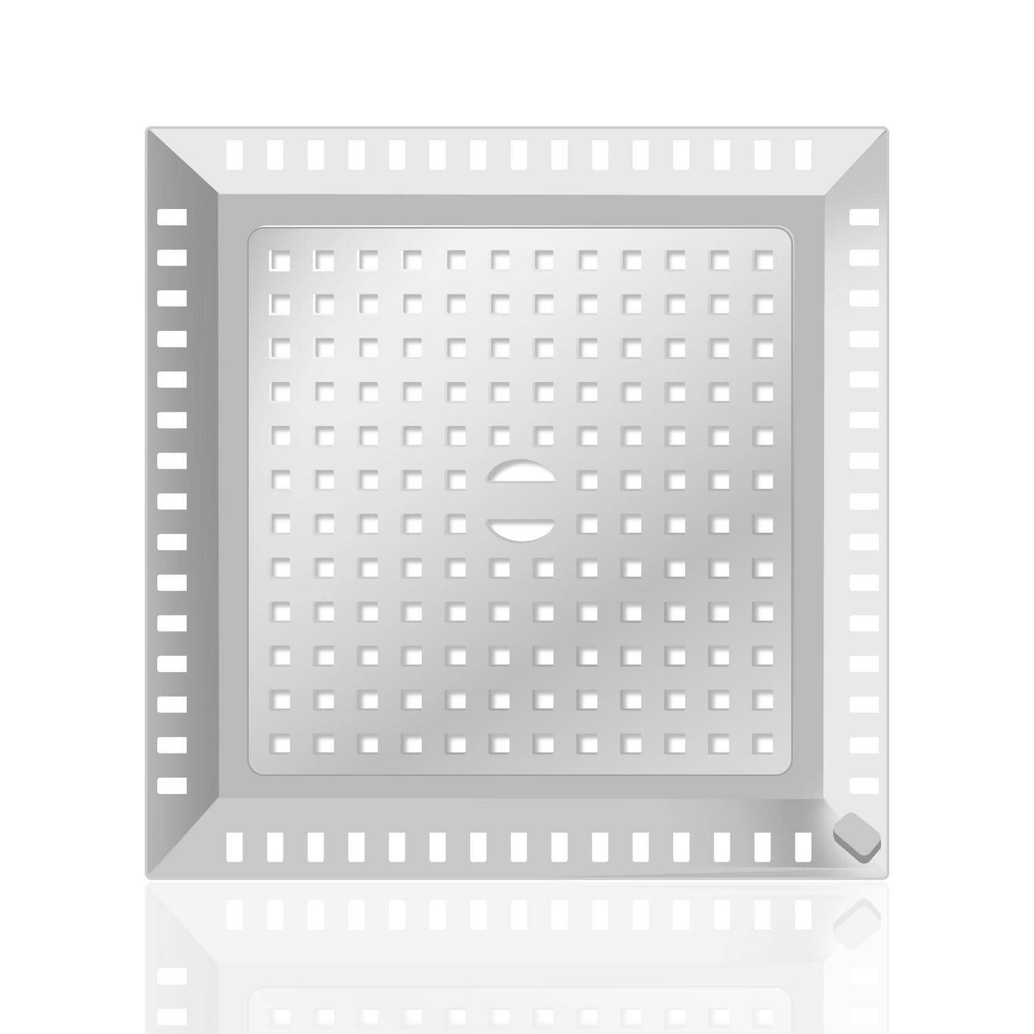 Nahaufnahme eines quadratischen metallischen Lüftungsgitters oder Lautsprecherabdeckung mit perforiertem Gitter und abgeschrägtem Rahmen, gezeigt vor weißem Hintergrund.