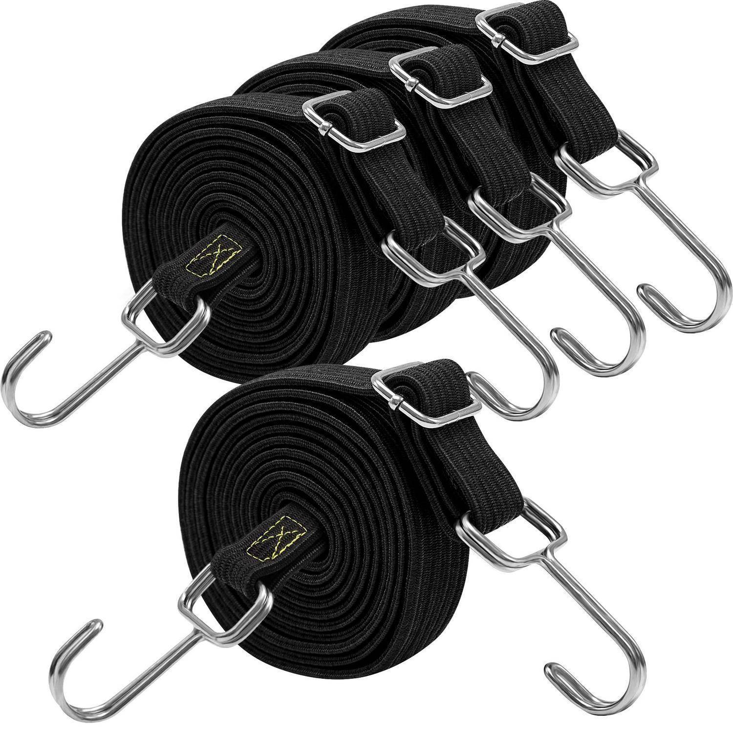Zwei aufgerollte schwarze Spannriemen mit Metallhaken, auf weißem Hintergrund dargestellt.