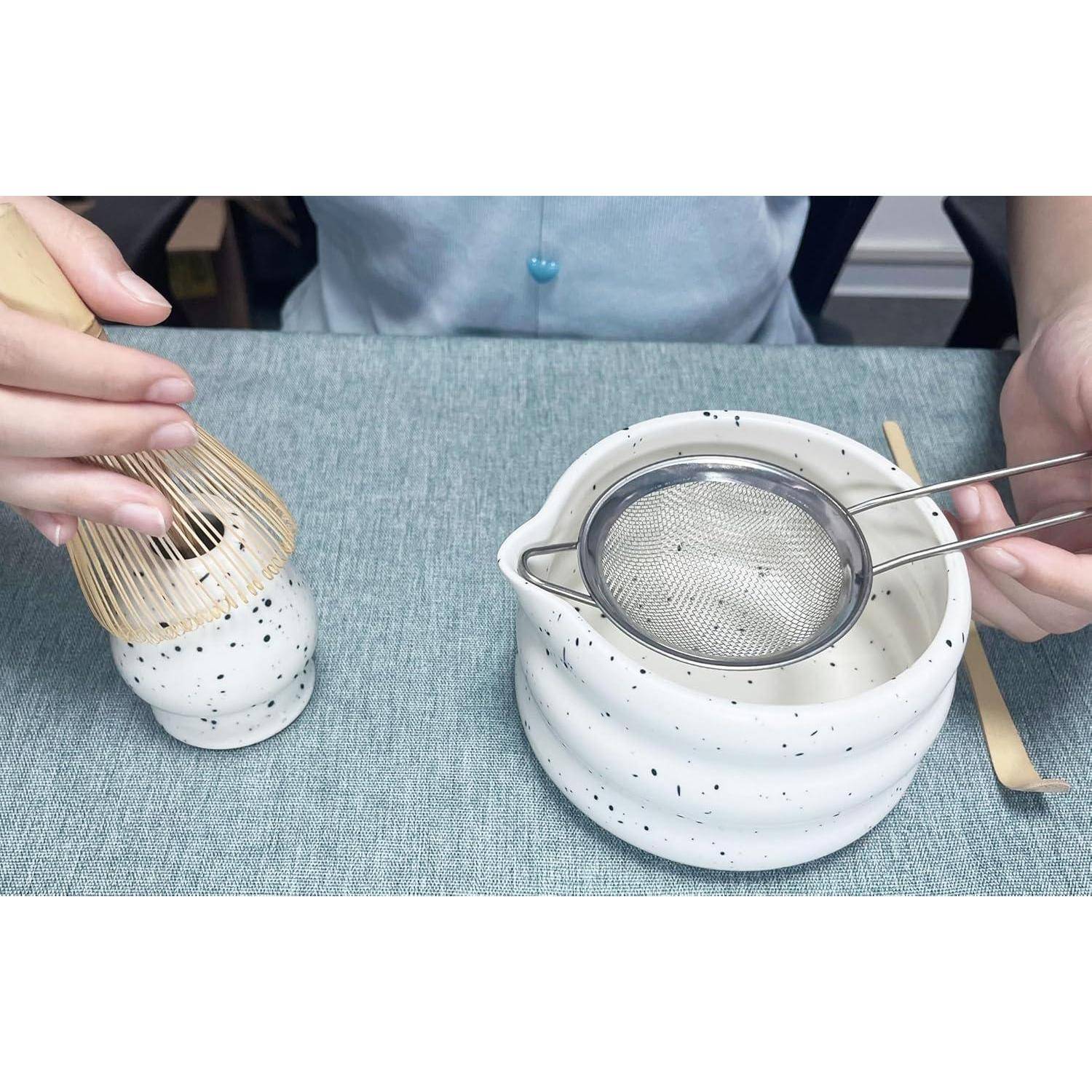 Matcha Set – Schale, Bambusbesen, Sieb, Löffel und Halter | Komplettes 5-teiliges Matcha-Tee-Set – für traditionelle japanische Teerituale（Wei