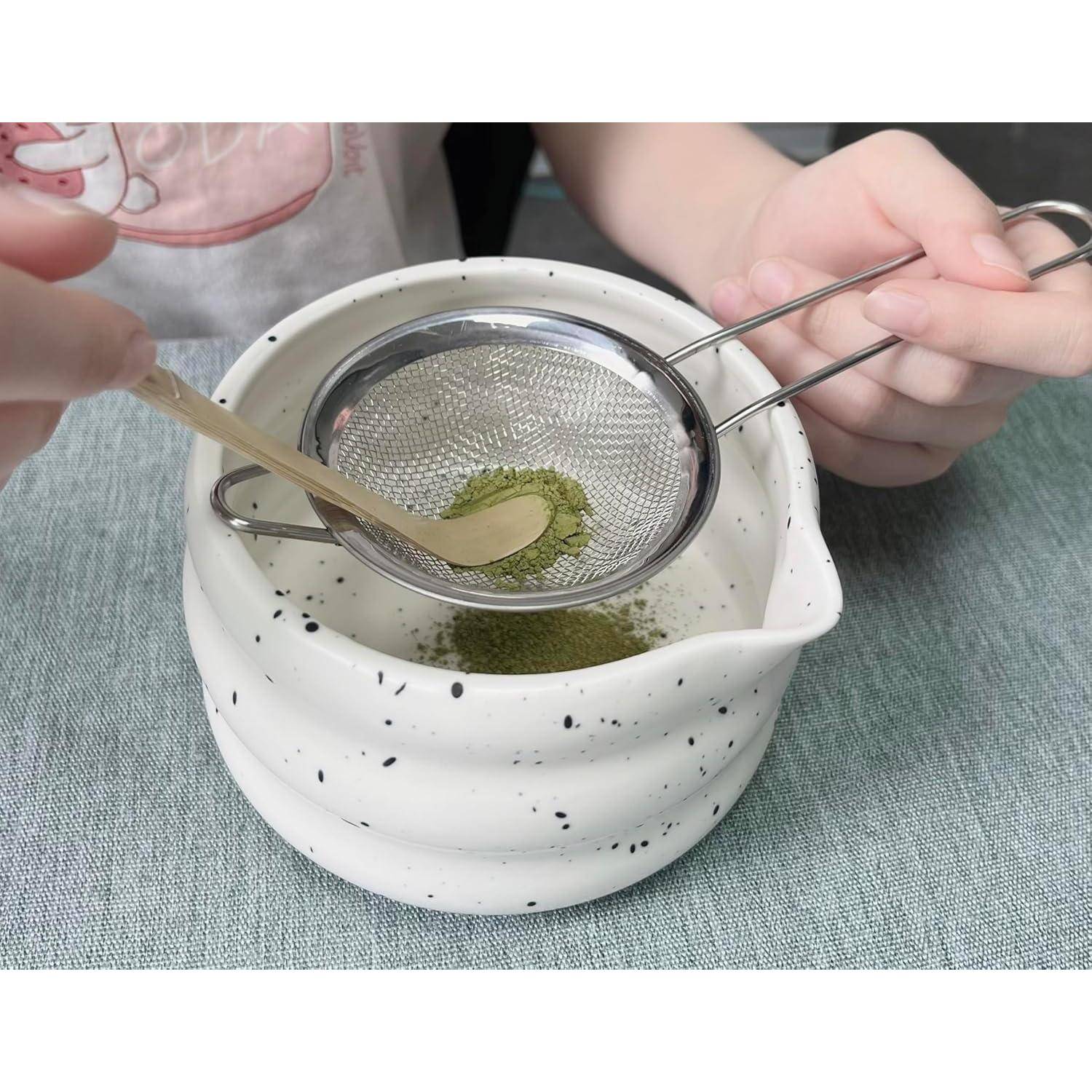 Matcha Set – Schale, Bambusbesen, Sieb, Löffel und Halter | Komplettes 5-teiliges Matcha-Tee-Set – für traditionelle japanische Teerituale（Wei