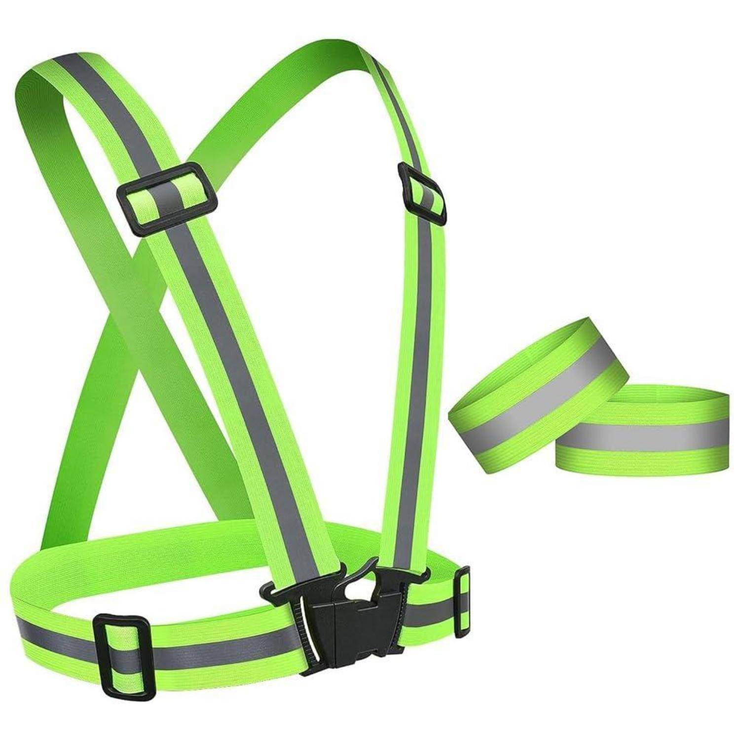 Leuchtend grüne reflektierende Sicherheitsweste mit verstellbaren Riemen und schwarzen Schnallen, abgebildet mit passenden reflektierenden Armbanden auf weißem Hintergrund.