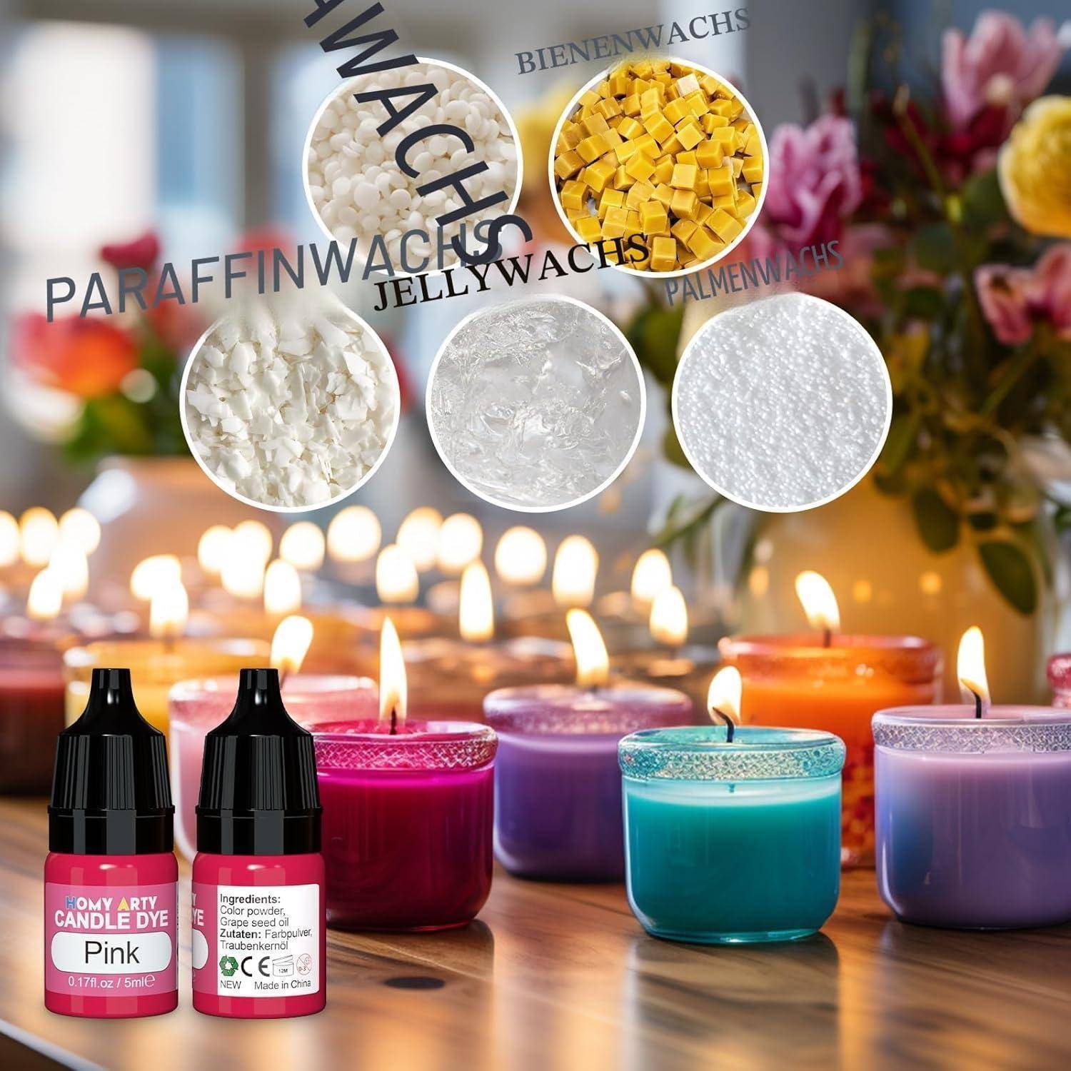 Kerzenherstellungsmaterialien: Wachssorten mit den Bezeichnungen Paraffin, Bienenwachs, Gelwachs und Palmwachs, mit farbigen Farbstoffflaschen und brennenden dekorativen Kerzen.