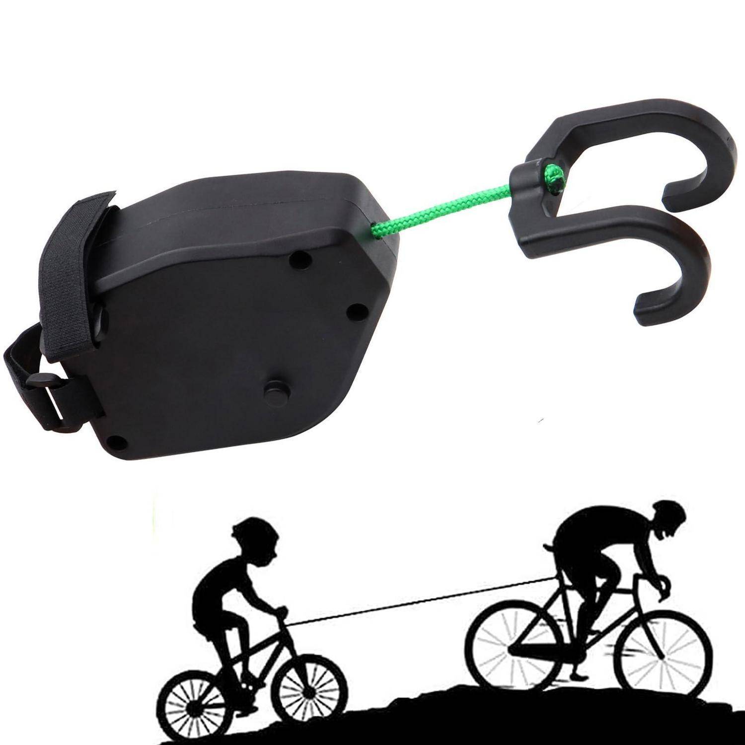 Einziehbares Abschleppseilgerät mit Clip, das ein Kinderfahrrad hinter einem Erwachsenenfahrrad abschleppt.