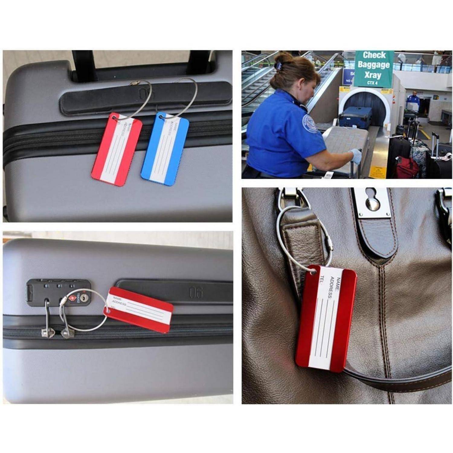 Collage mit roten und blauen Gepäckanhängern, die an Koffern und einer Tasche befestigt sind, sowie ein Arbeiter, der aufgegebenes Gepäck auf einem Flughafenröntgen-Förderband scannt.