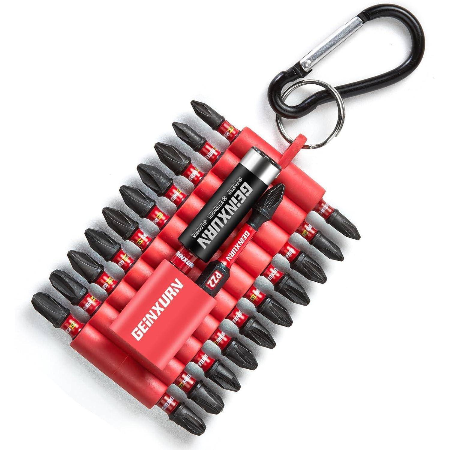 Roter Schlüsselanhänger-Multitool mit mehreren kleinen Schraubendreher-Bits und schwarzem Karabinerverschluss.