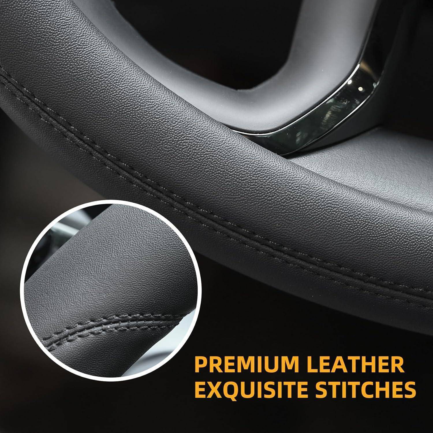 Nahaufnahme von schwarzem Premium-Lederpolster mit feinen genähten Nähten, mit vergrößerter Detailansicht und dem Text „PREMIUM LEDER EXQUISITE NÄHTE".