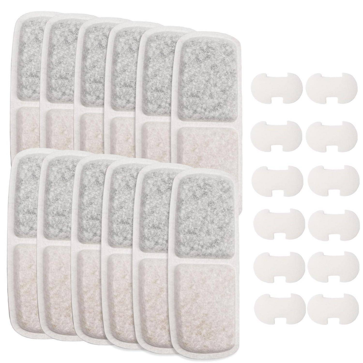 Packung mit selbstklebenden Filzunterlagen und Ersatz-Klebestreifen für Möbelfüße, dargestellt als graue rechteckige Pads mit weißen Rückseiten
