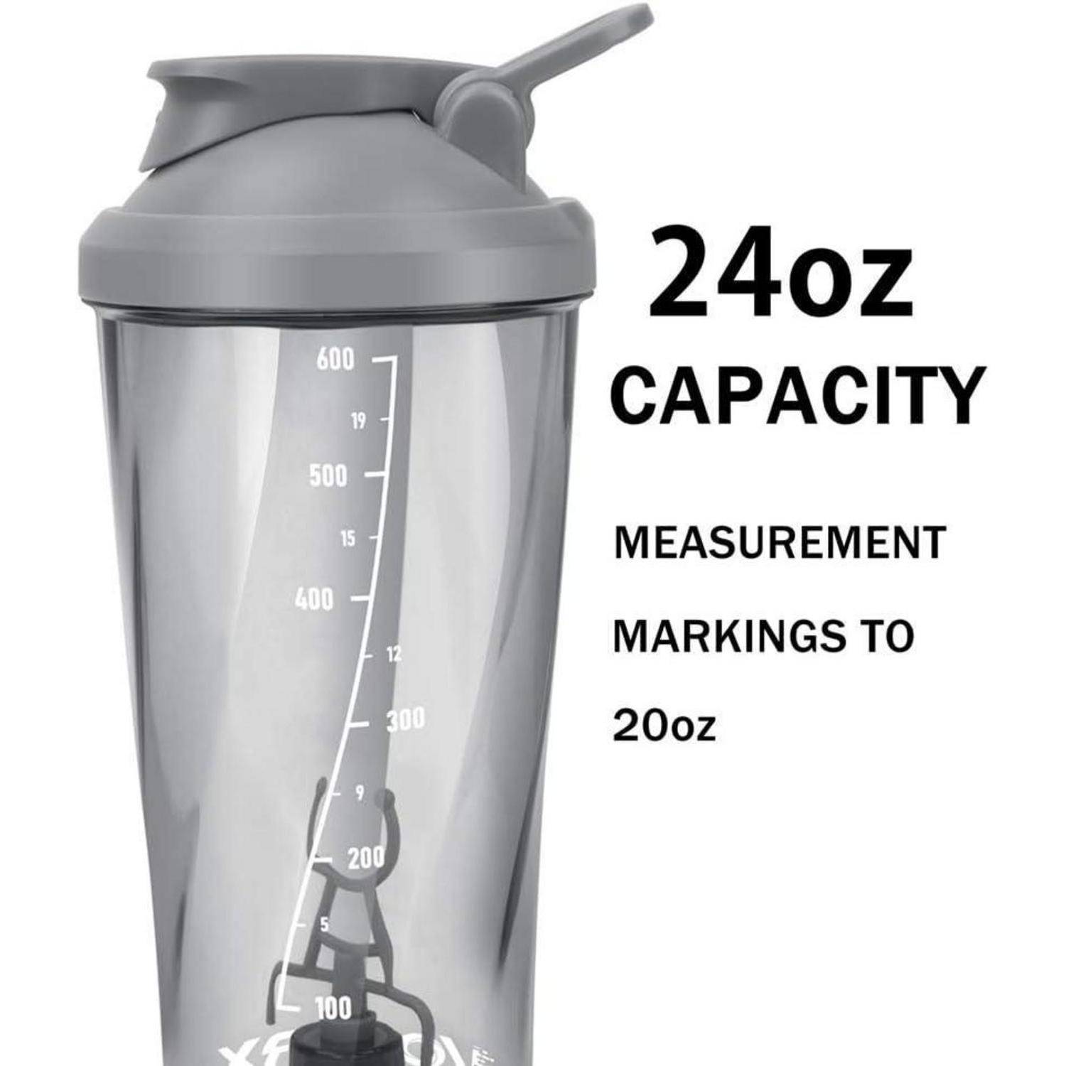 24-Unzen-Shaker-Flasche mit Messskalen bis 20 Unzen/600 ml neben dem Becher abgebildet.