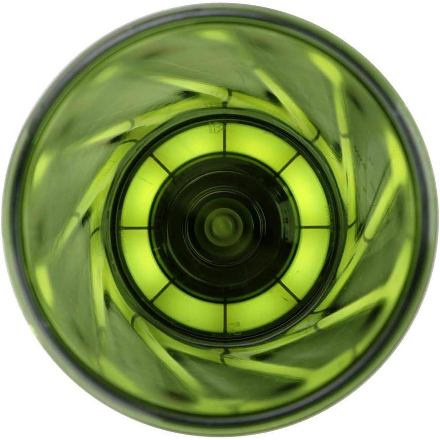 Draufsicht auf die Öffnung einer grünen Glasflasche mit kreisförmigem Hals und sichtbarem innerem Ring vor weißem Hintergrund.