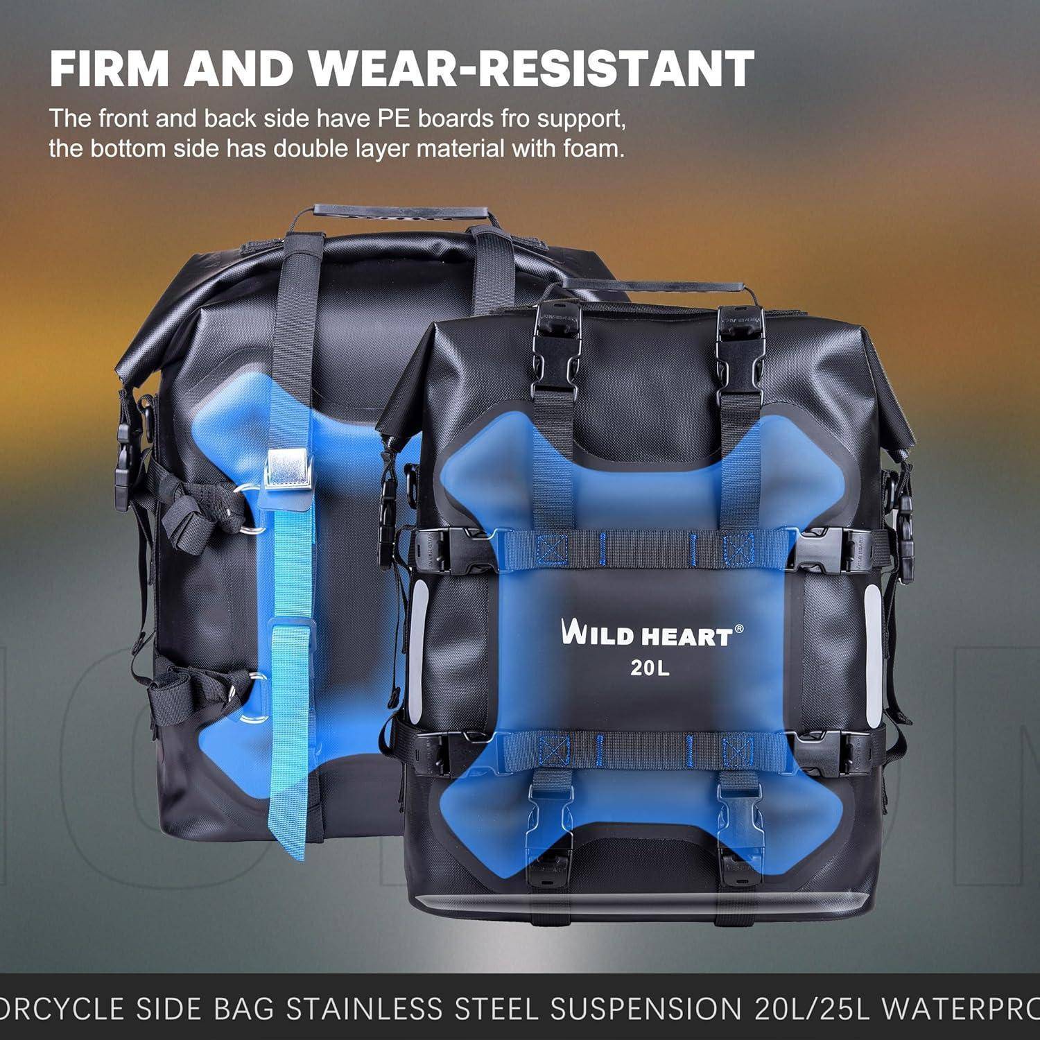 Produktbild von zwei schwarzen Motorrad-Seitentaschen mit blauen Stützeinlagen, gekennzeichnet als Wild Heart 20L, das die robuste, verschleißfeste Konstruktion und das wasserdichte Aufhängungsdesign hervorhebt.