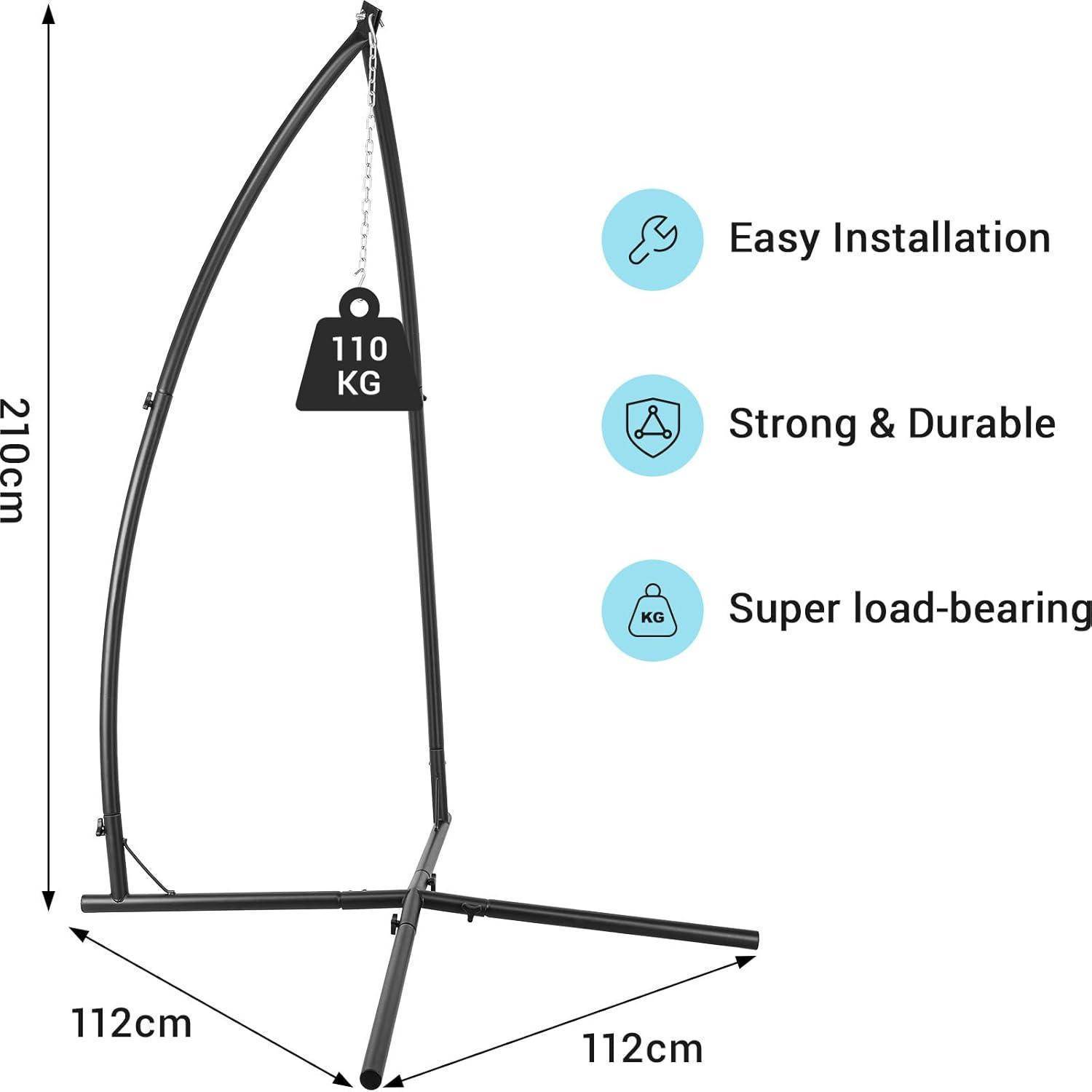 Freistehendes Hängesessel-Gestell mit gebogenem schwarzem Rahmen und 110 kg Tragfähigkeit; Abmessungen angegeben als 210 cm Höhe und 112 cm Breite/Tiefe, mit Symbolen für "Einfache Installation"", ""Stark & Langlebig"" und ""Superhohe Tragfähigkeit"".