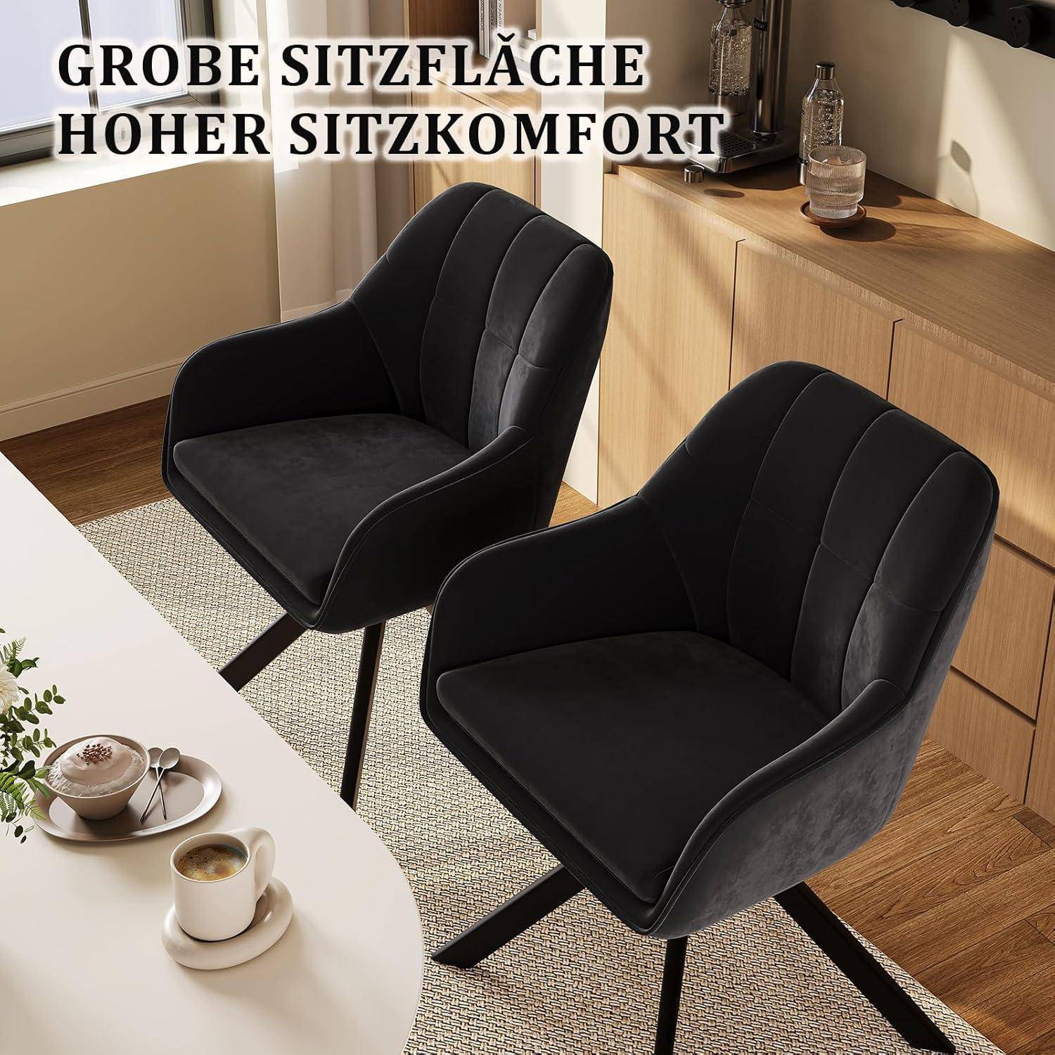 Zwei schwarz gepolsterte Drehsessel in einem modernen Esszimmer, mit deutschem Text, der 