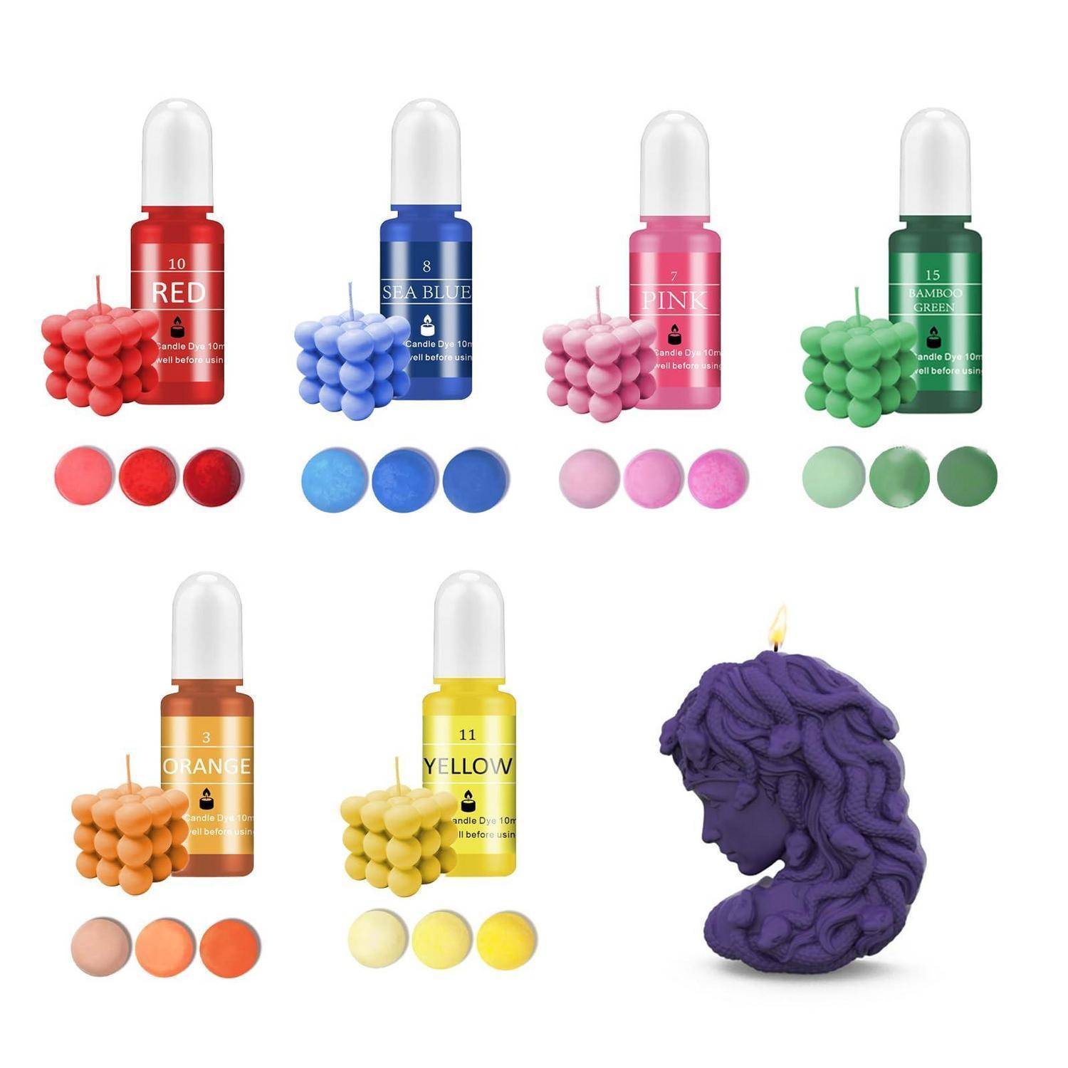 Farbdiagramm von sieben Kerzenfarben oder Pigmenten in Rot, Blau, Rosa, Grün, Orange, Gelb und Violett, jeweils mit entsprechenden Wachsperlen dargestellt; violette skulpturale Kerzenform mit Flamme auf der rechten Seite.