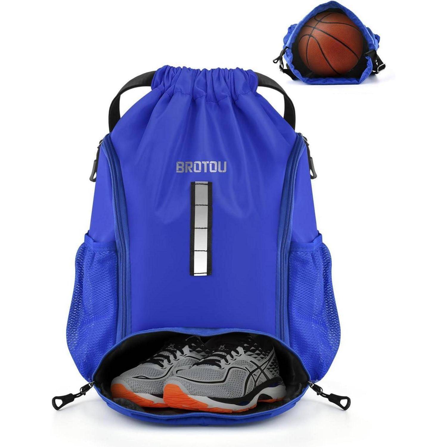 Blauer Rucksack mit Kordelzug, seitlichen Netztaschen und reflektierendem Streifen vorne, abgebildet mit Schuhen darin und einem kleinen Basketballbeutel-Zubehör.