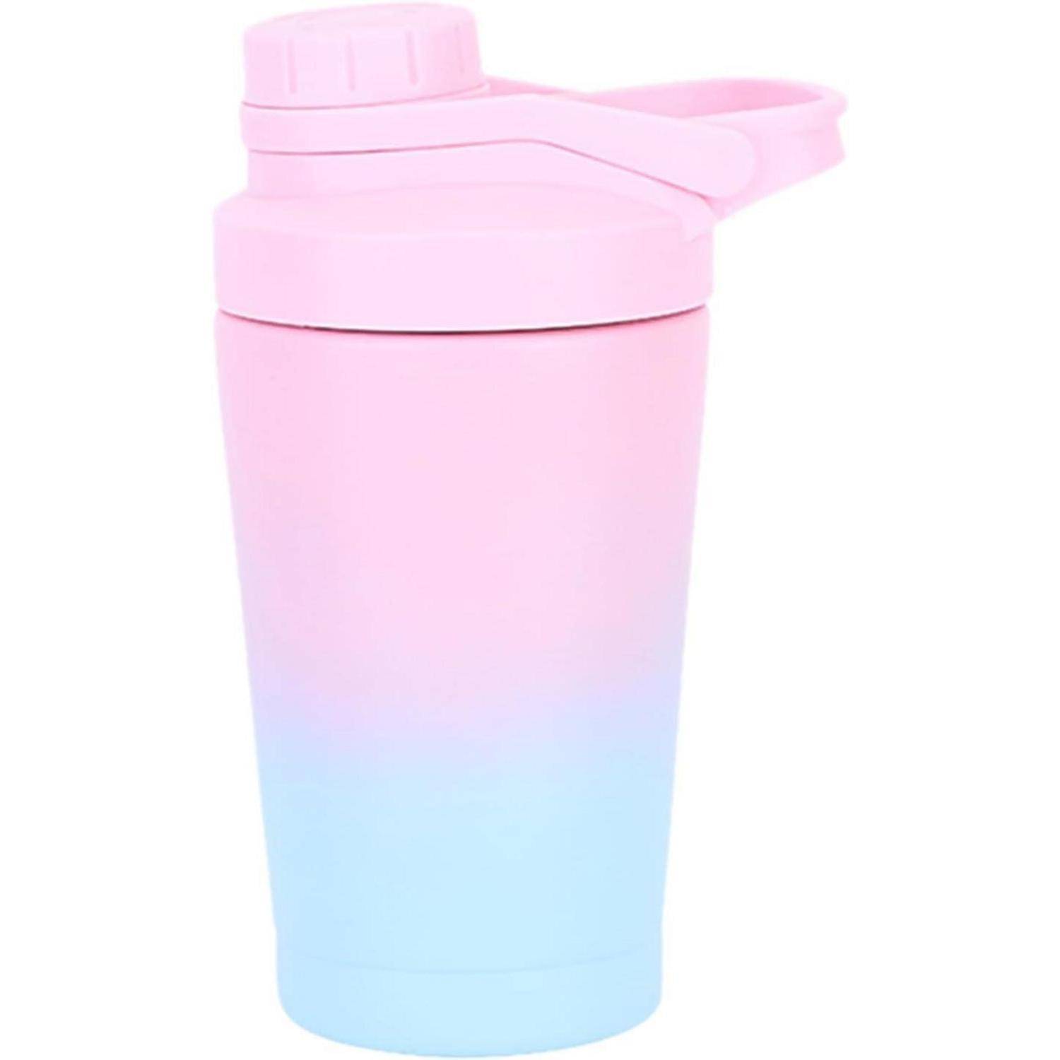 Pastellrosa und blau gestreifte Shaker-Flasche mit Klappdeckel auf weißem Hintergrund.