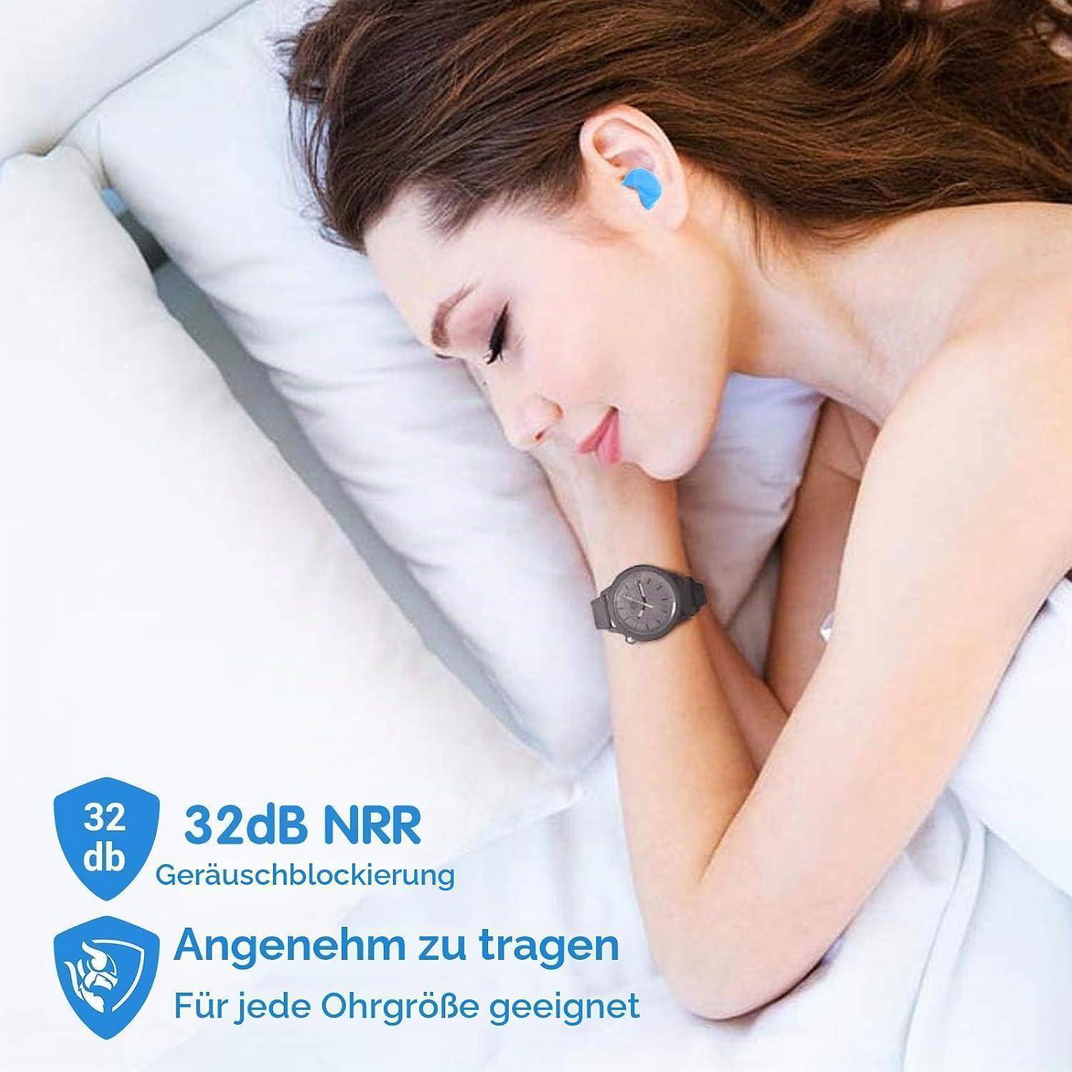Schlafende Frau mit blauen Ohrstöpseln im Bett; Text sagt „32 dB NRR