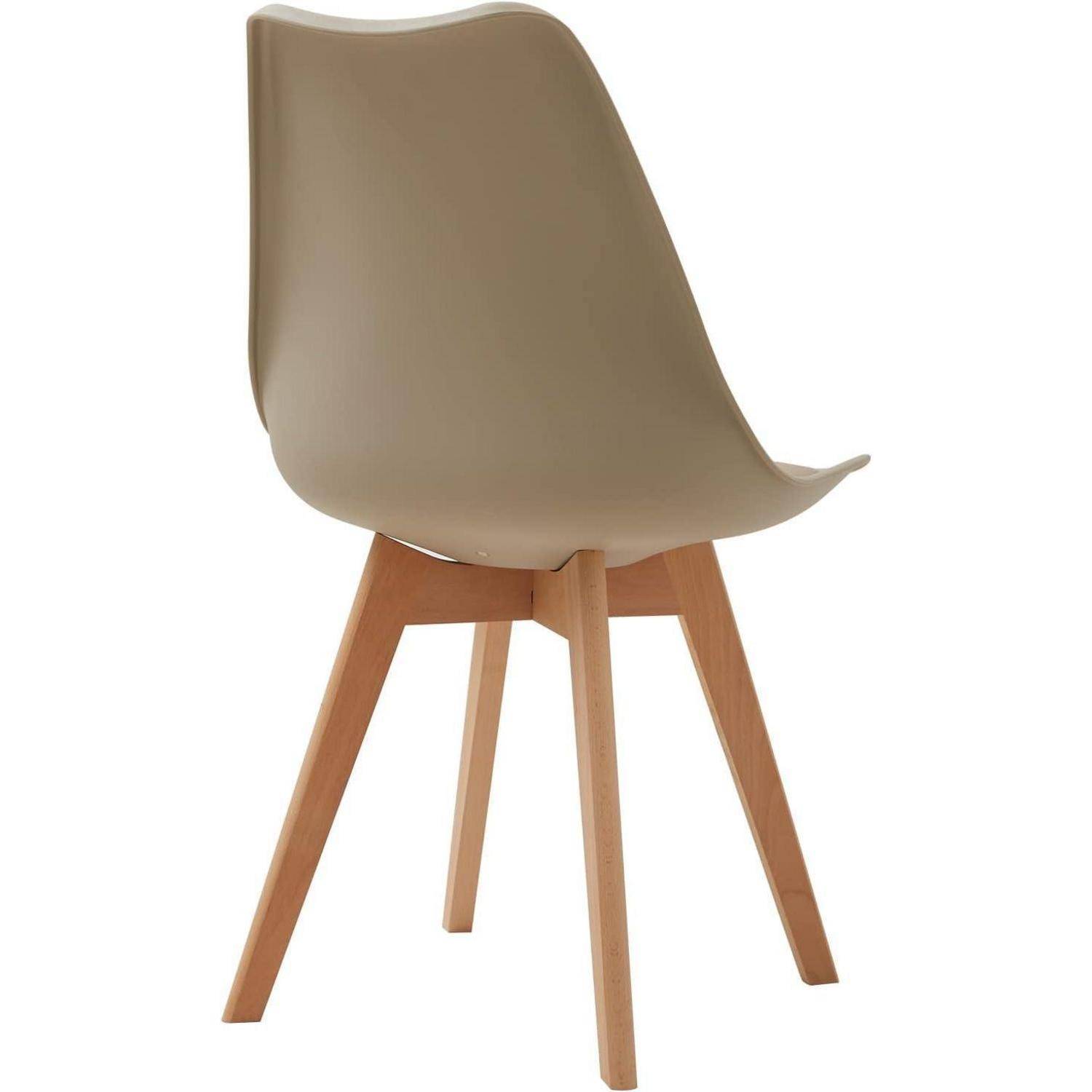 Moderner beiger geformter Stuhl mit Holzbeinen, von hinten auf weißem Hintergrund gezeigt.