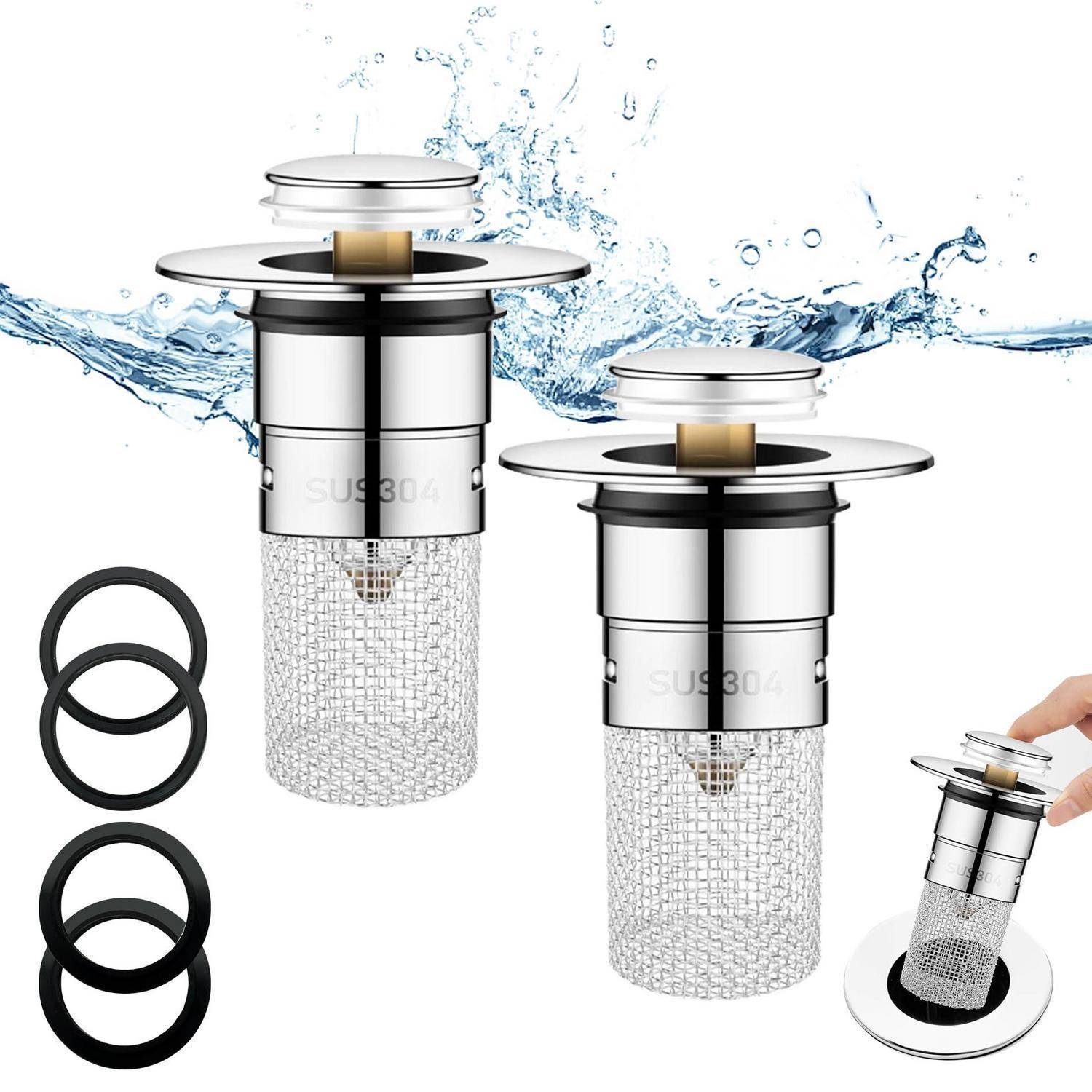 Produktbild von zwei Edelstahl-Spülbeckensieben mit Maschenkörbchen und schwarzen Austauschringen, dargestellt mit Wasserspritze und einer Hand, die eines in einen Ablauf setzt.