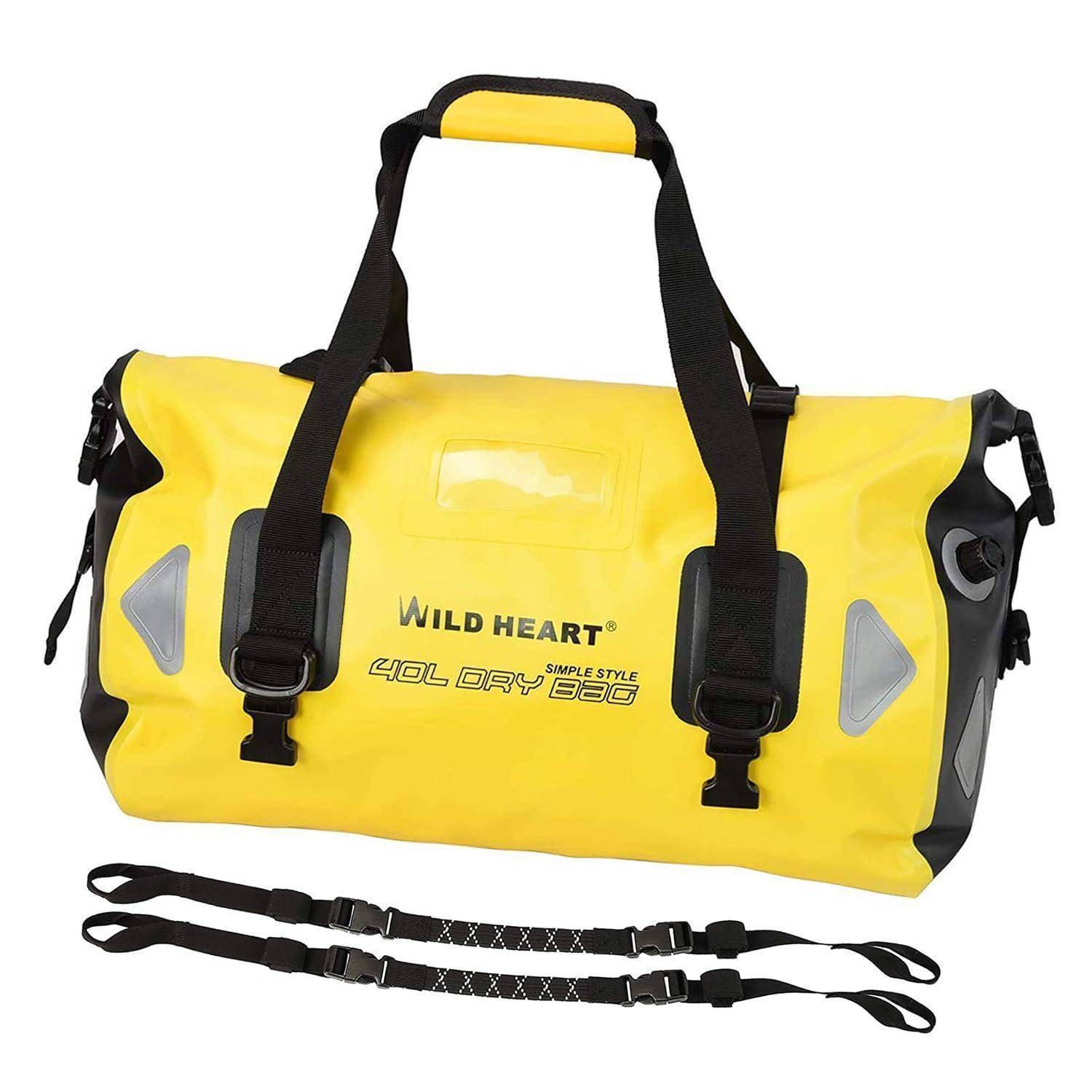 Gelbe wasserdichte Reisetasche mit schwarzen Schultergurten und Griffen, mit der Marke „WILD HEART