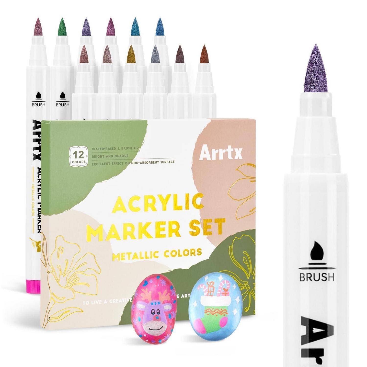 Arrtx Acrylmarker-Set mit 12 metallischen Farbstiften, dargestellt in der Verpackung und einem vergrößerten Marker mit violettem Ende auf der rechten Seite
