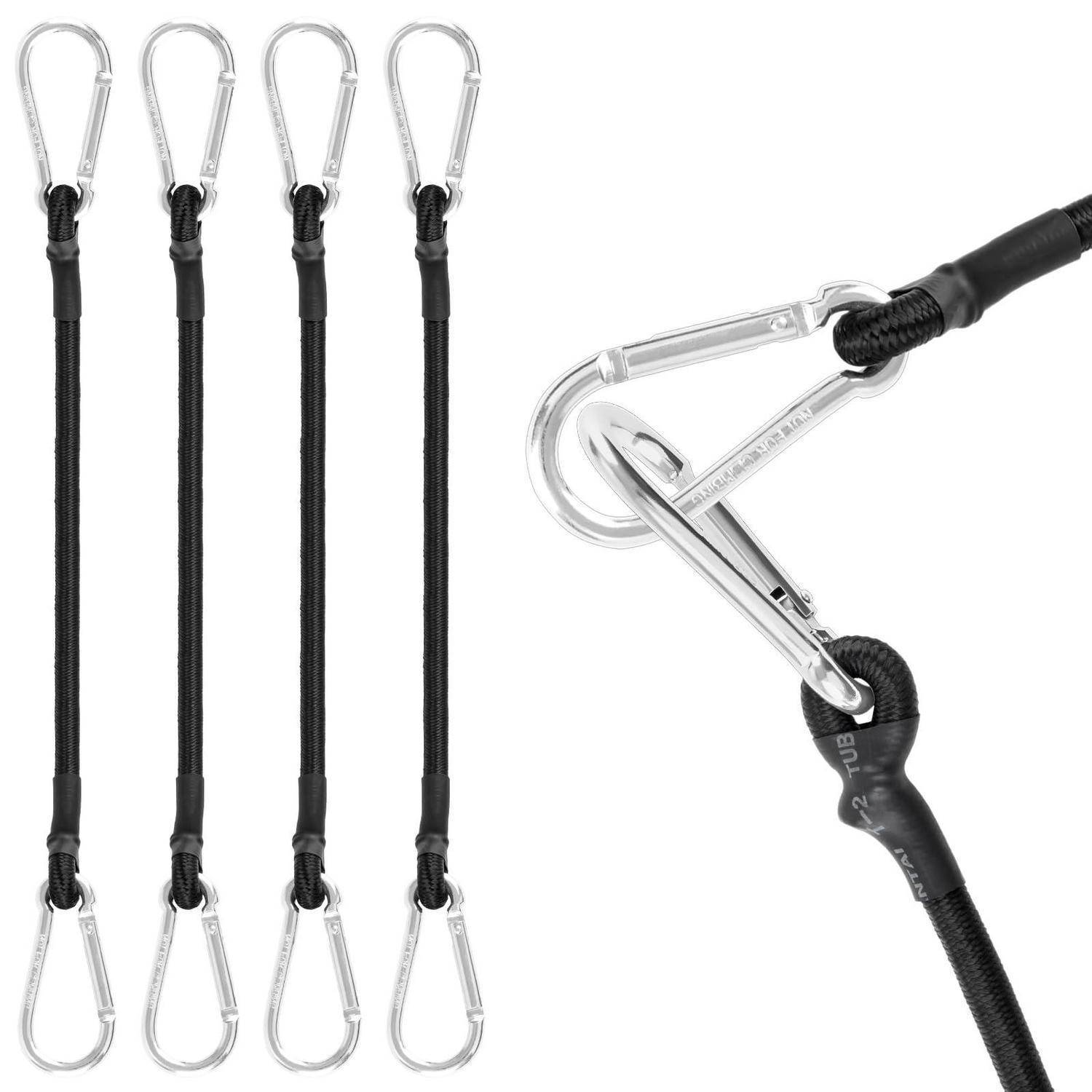 Vier schwarze Kletterlanyards mit silbernen Karabinern; eine Nahaufnahme zeigt einen Karabiner, der durch eine Schlaufe geklappt ist und den Verbindungspunkt hervorhebt.