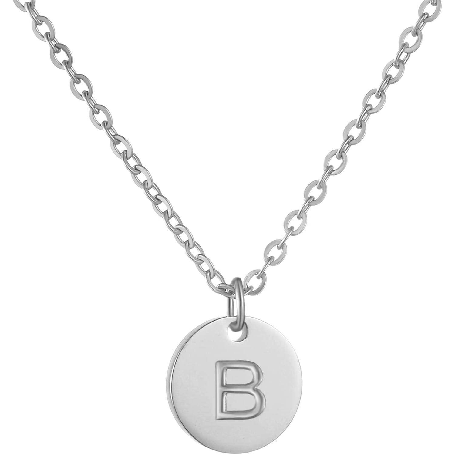 Silberkette mit rundem Anhänger, graviert mit dem Buchstaben B.